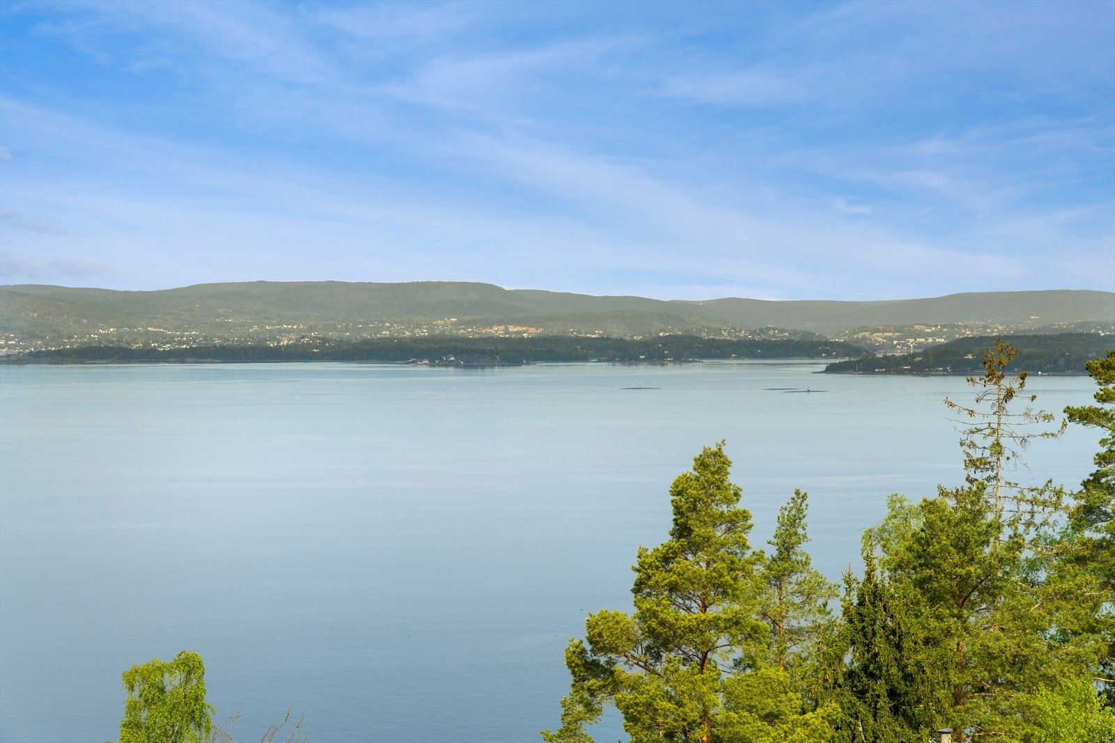 Full kontroll på fjorden fra tomten. Galleribilde