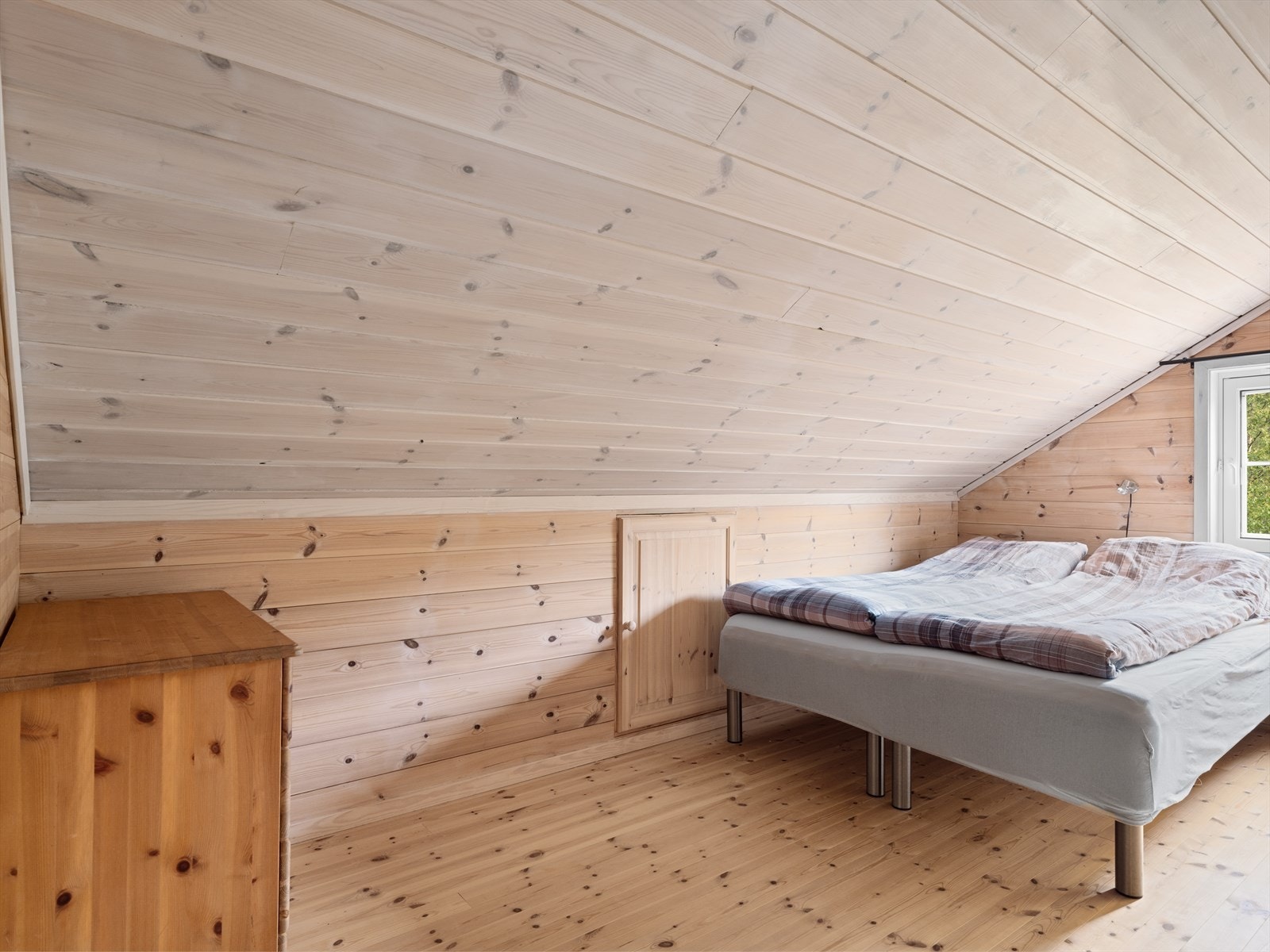 1 av 2 soverom oppe. Totalt 5 + mulighet for soving i loftstuen. Galleribilde