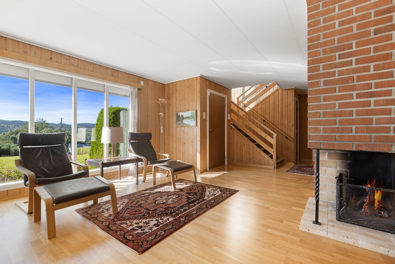 I underetasjen finnes det kjellerstue, to soverom, bad og flere bodrom. Galleribilde