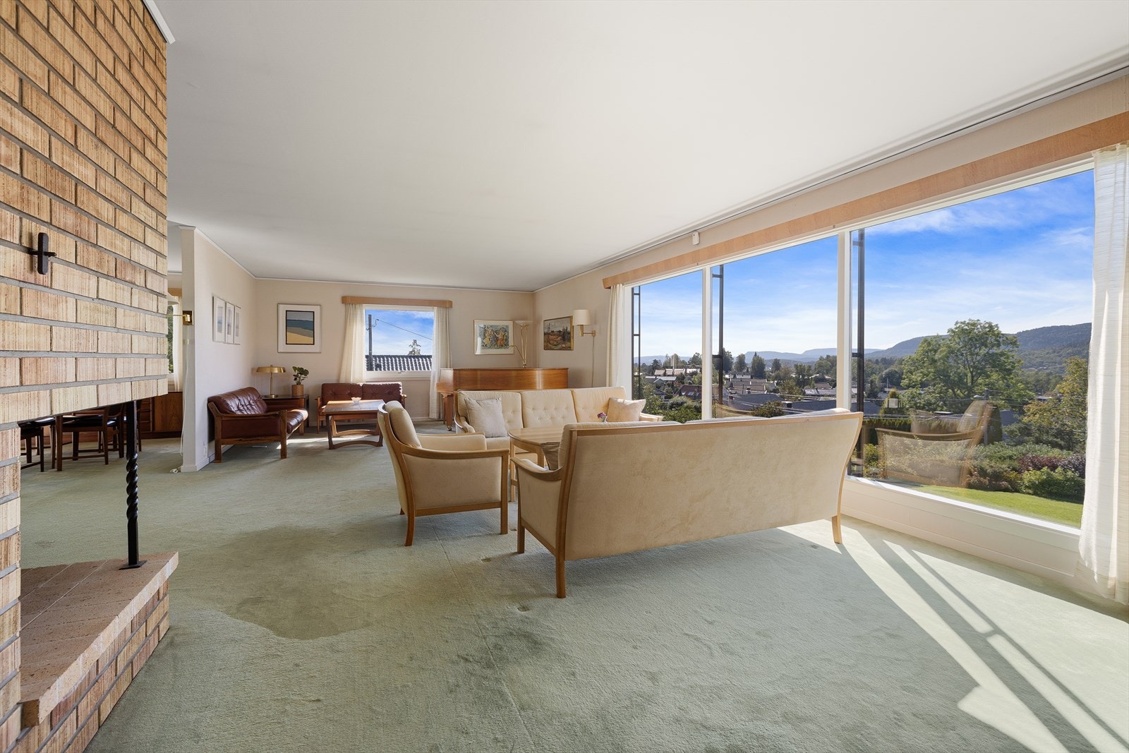 husets hovedetasje er det tre soverom, to bad samt et eget garderoberom tilknyttet hovedsoverommet. Galleribilde