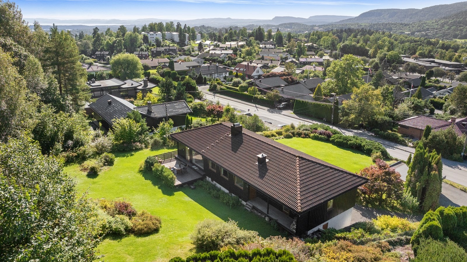 Her er det godt med plass til trampoline, lekeplass m.m til barna. Galleribilde