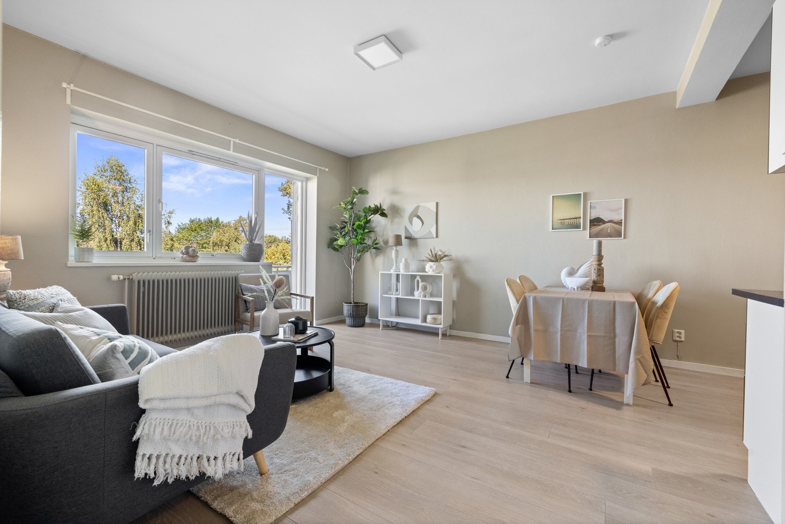 Her får du en praktisk planløsning, god størrelse på rommene og rikelig med oppbevaringsmuligheter! Galleribilde