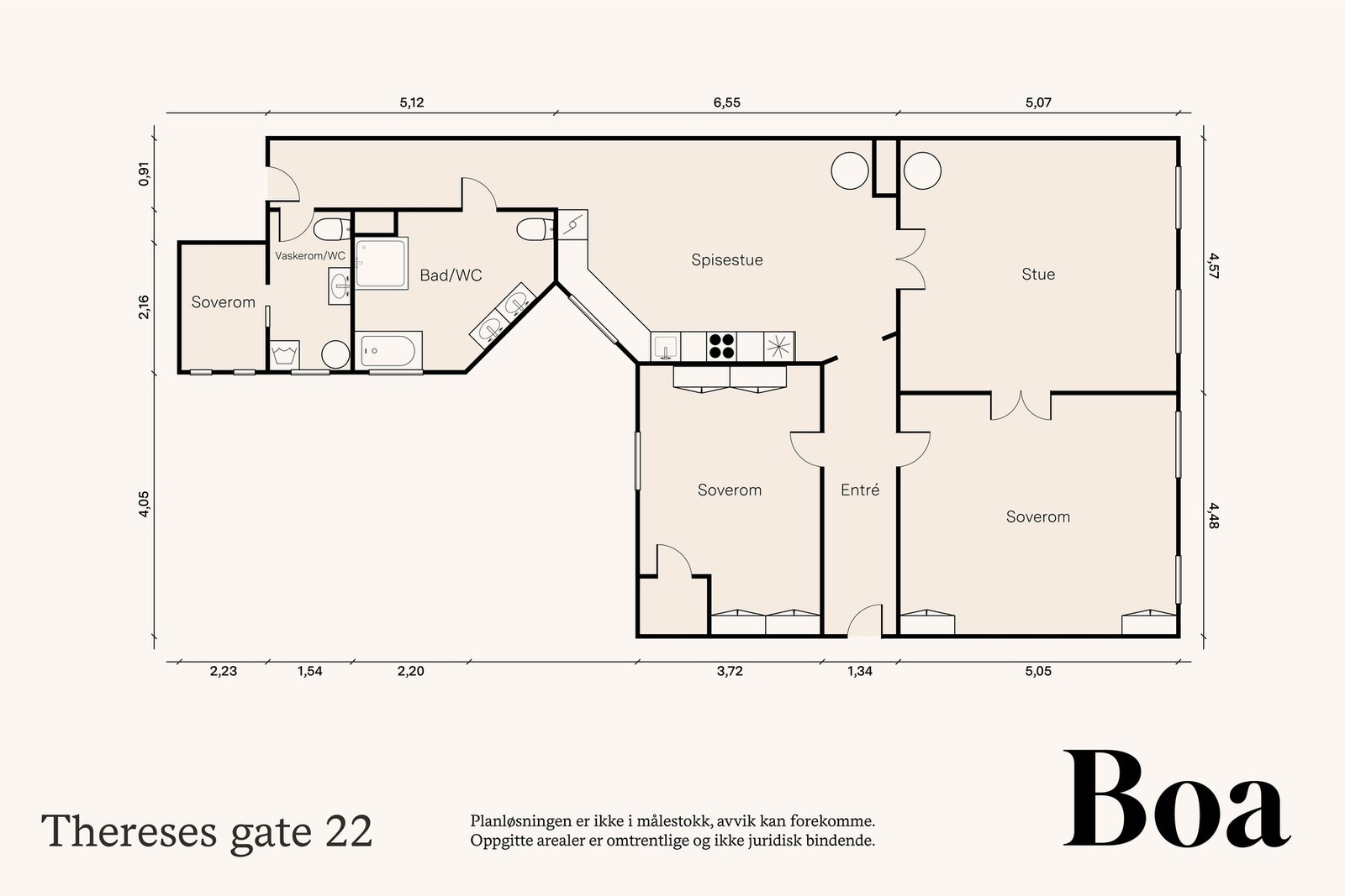 2. etasje: Entré/gang, mellomgang, stue, tre soverom, kjøkken med spiseplass, bad, vaskerom/wc.
Leiligheten disponerer i tillegg en kjellerbod på hele 10 kvm. Galleribilde
