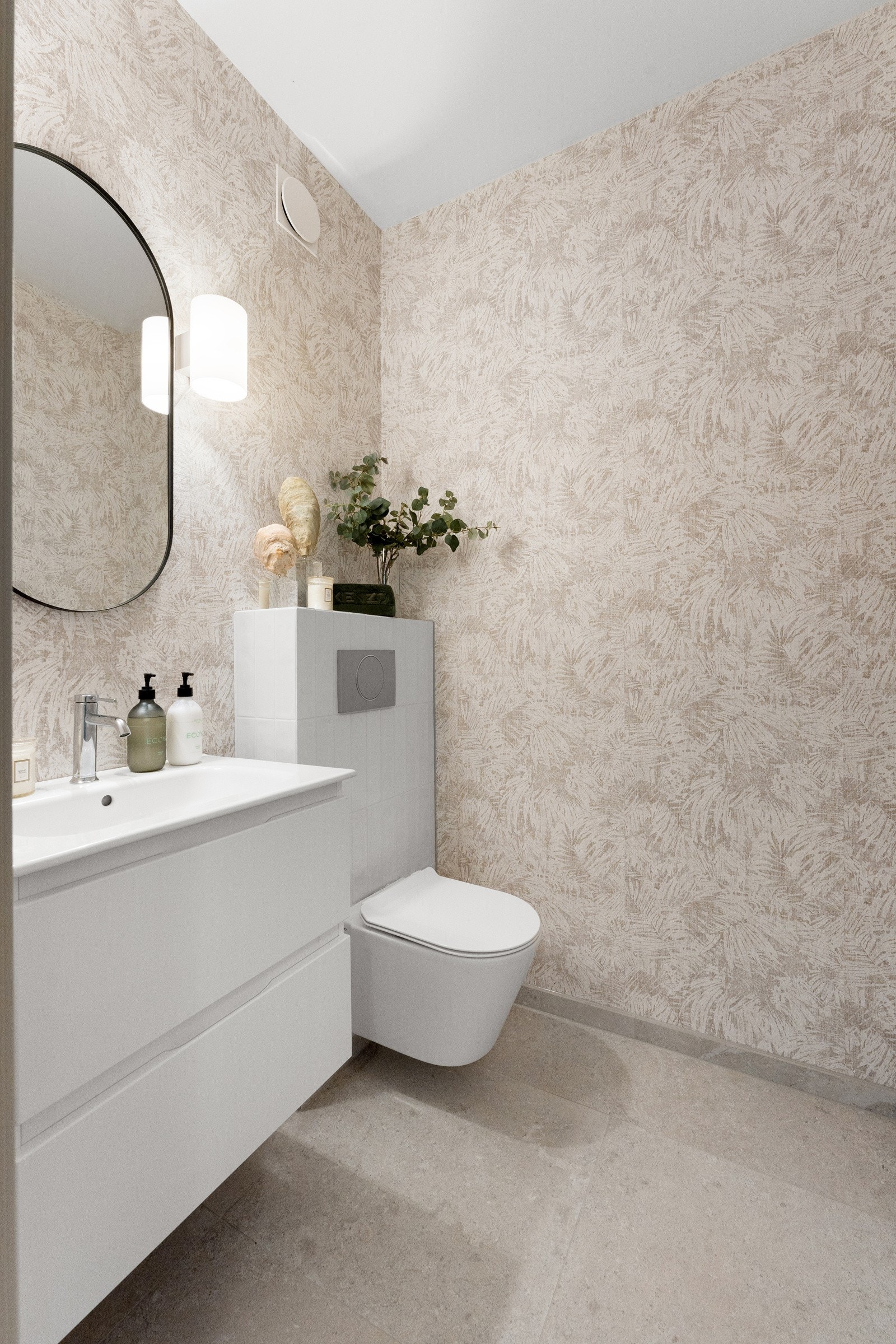 Praktisk separat toalettrom med adkomst fra entré/gang. Galleribilde