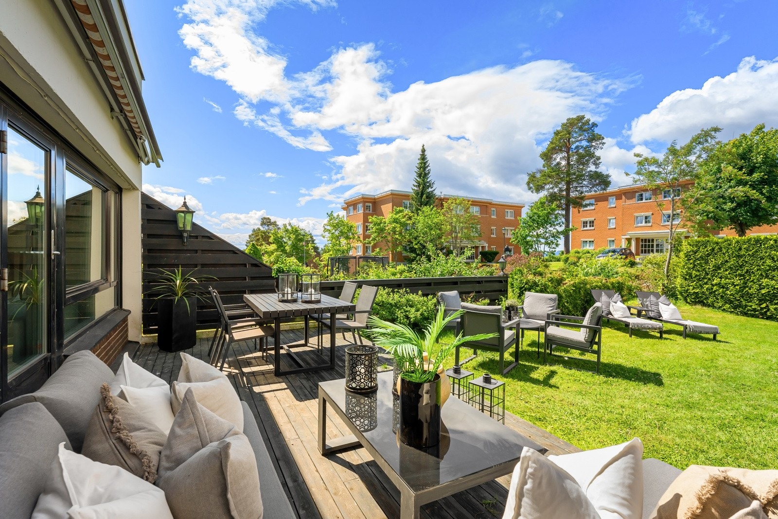 Det er port fra hagen for trapperfri adkomst. Galleribilde