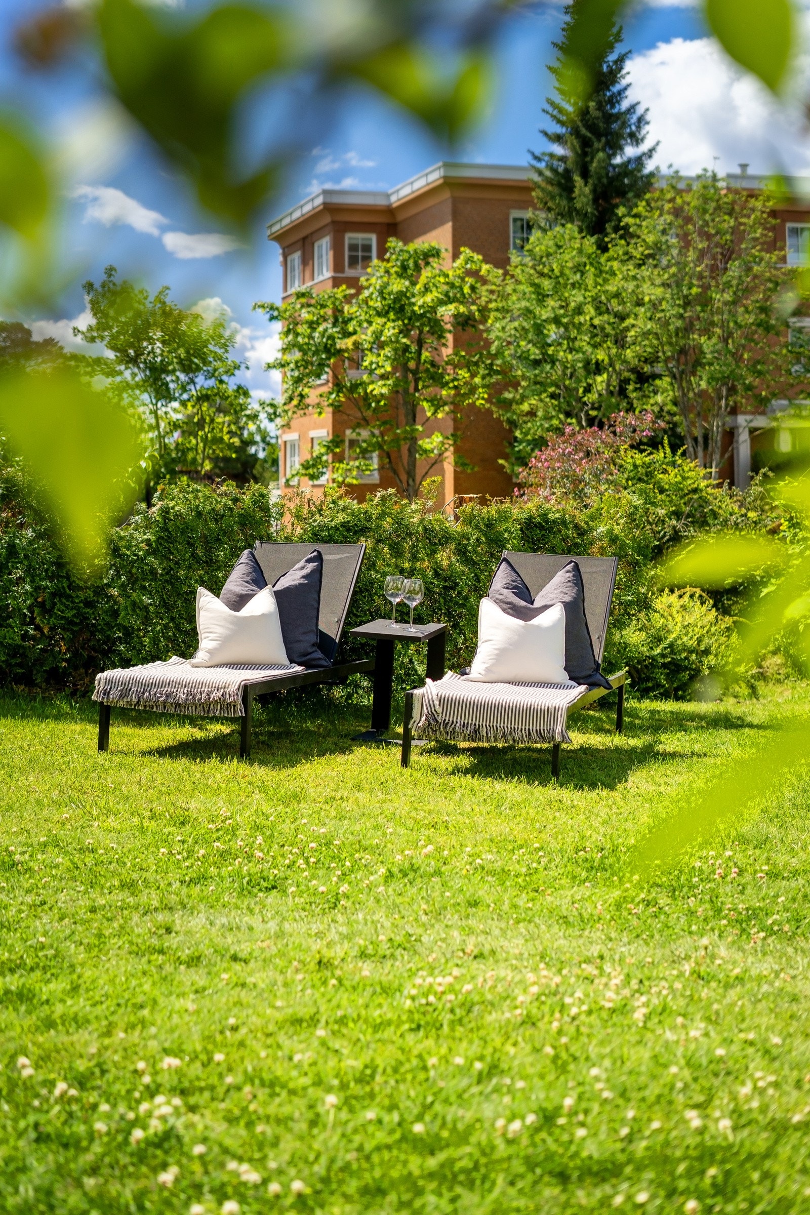 Boligen ligger i et fredfullt og idyllisk boligområde. Galleribilde