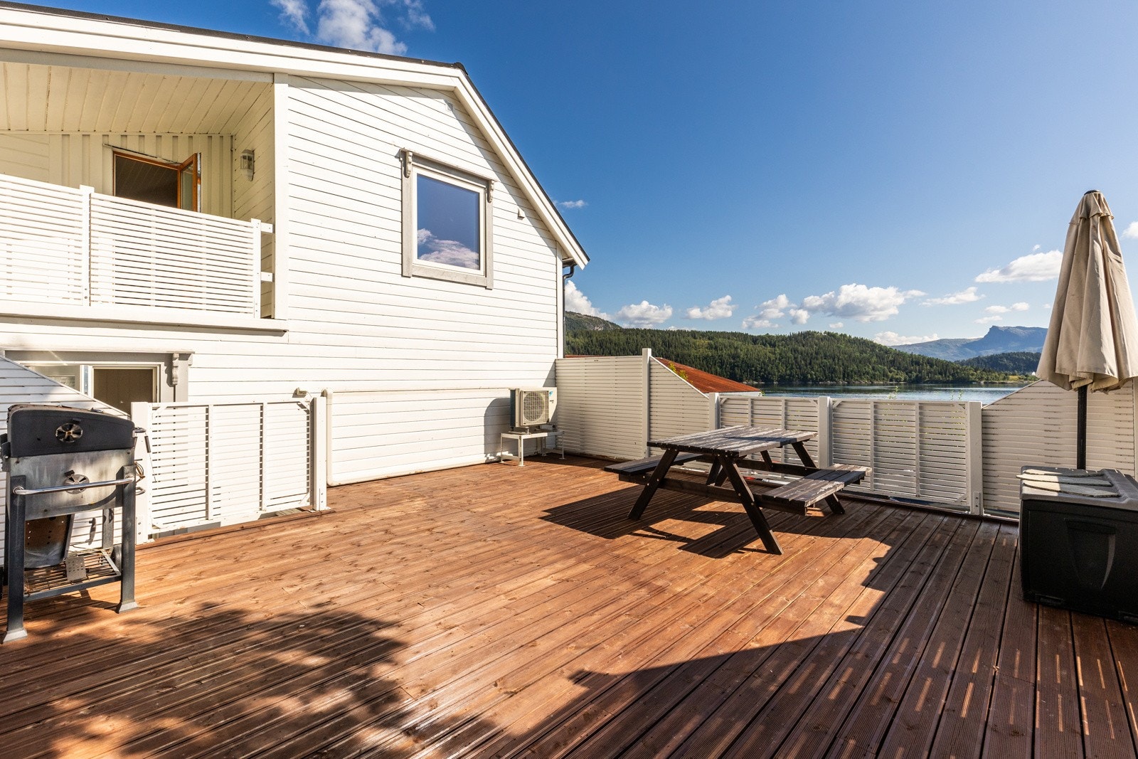 Huset ligger flott til med svært gode solforhold Galleribilde