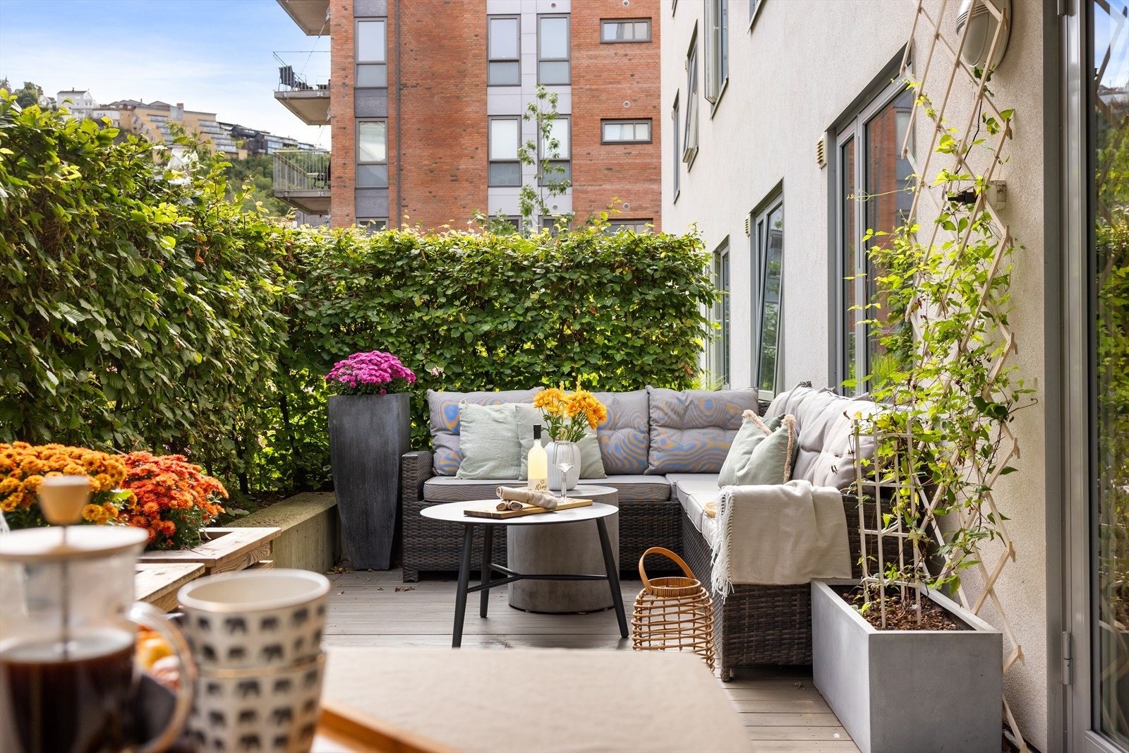 Leiligehten har en herlig, sørøstvendt markterrasse på 22 kvm. Galleribilde