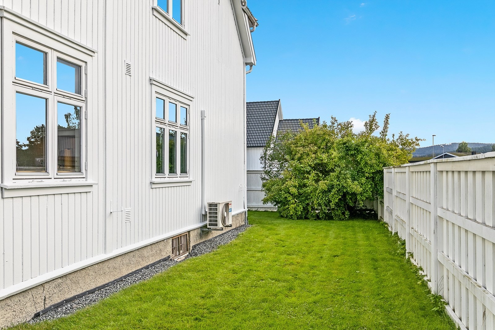 Det gjøres oppmerksom på at del av tomten mot vest ligger utenfor tomtegrensen Galleribilde