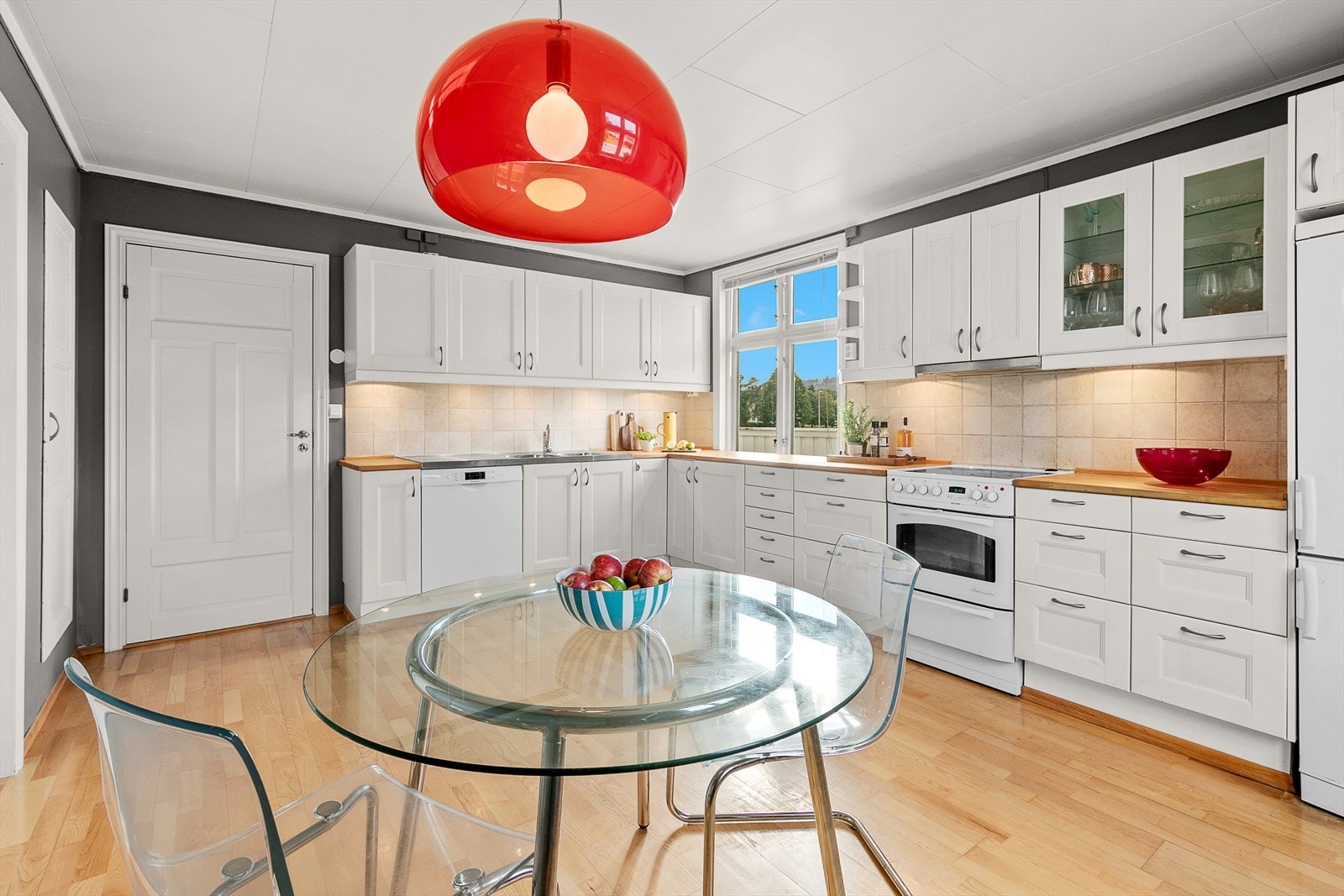 Tidløst og pent kjøkken Galleribilde