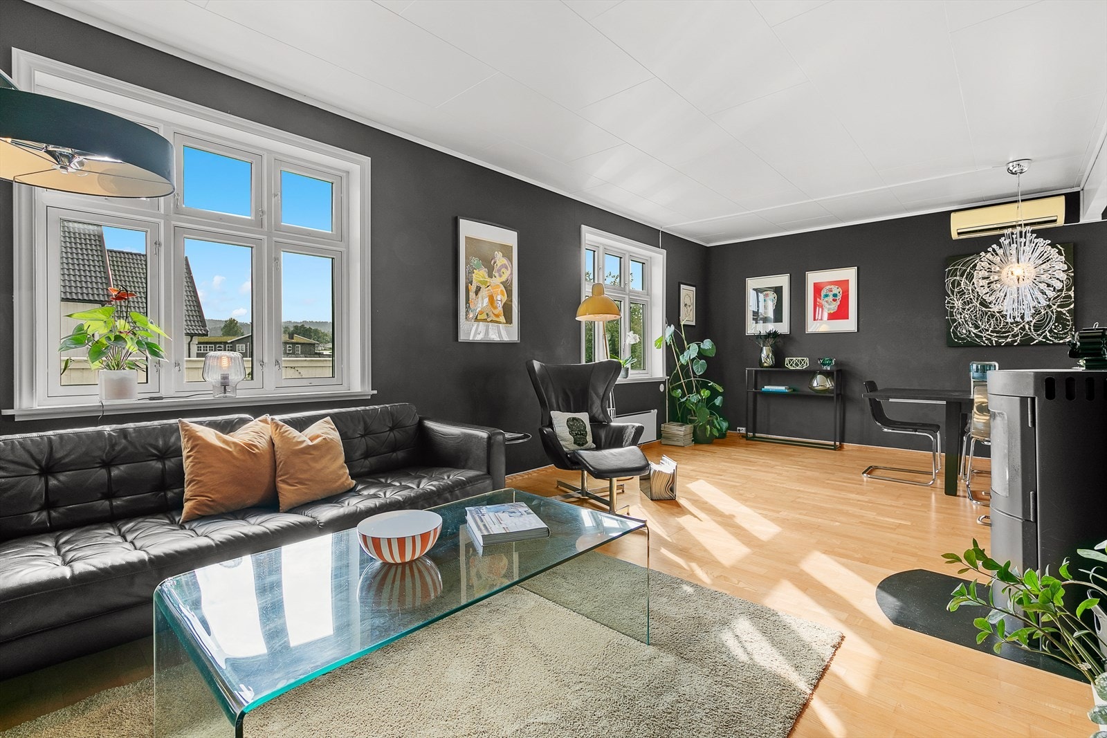 Lun og hyggelig stue i vinkel Galleribilde