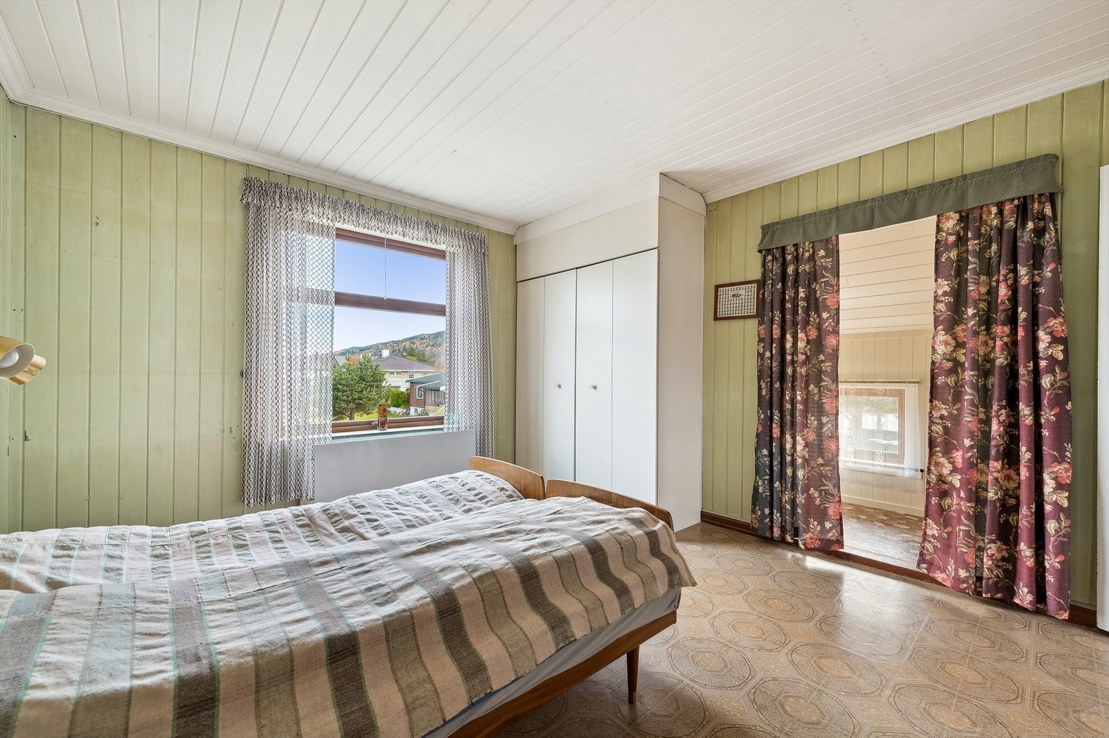 Soverommet har tilknytning til rom passende for garderoberom Galleribilde