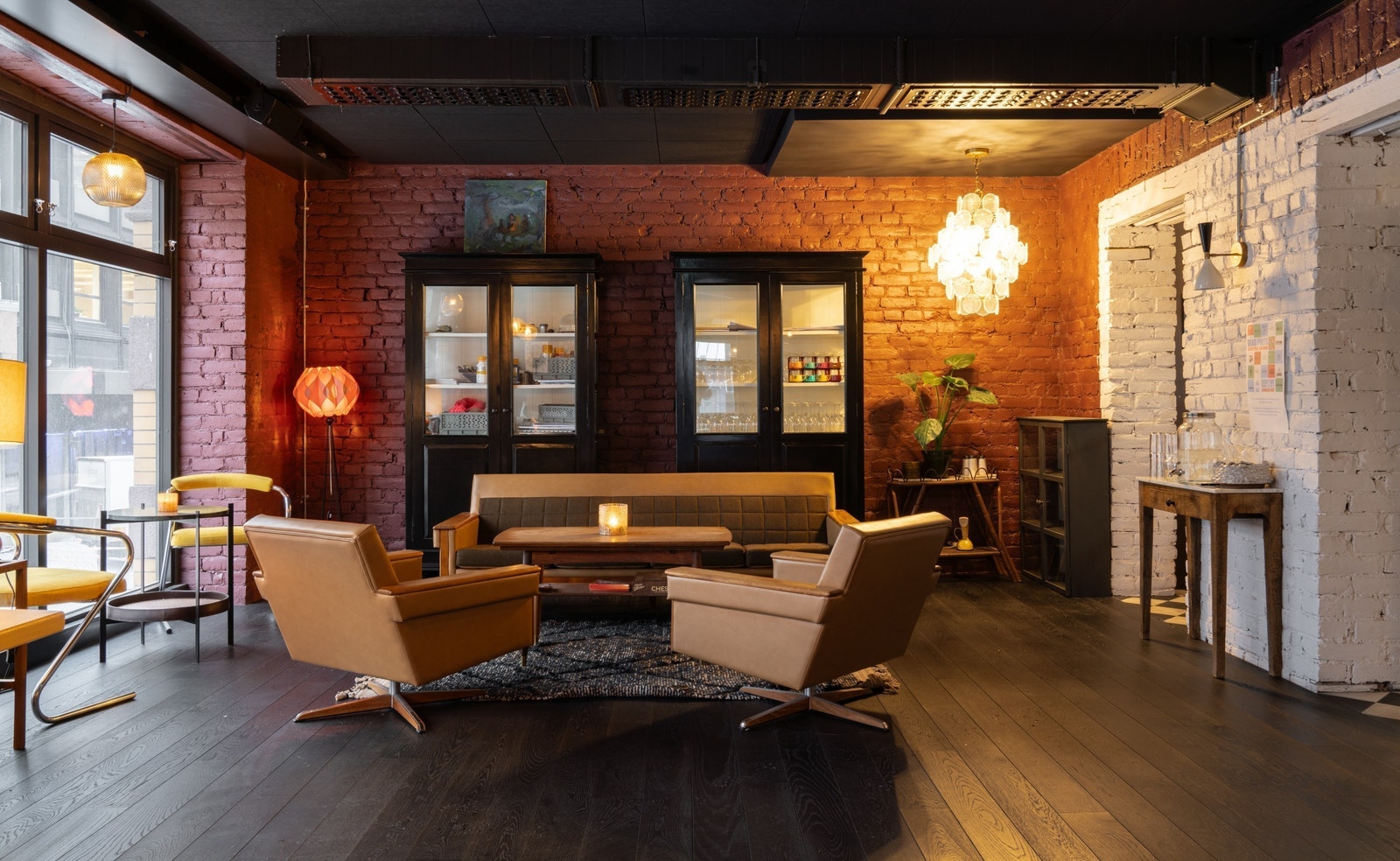 Hyggelig serveringsteder på gateplan Galleribilde