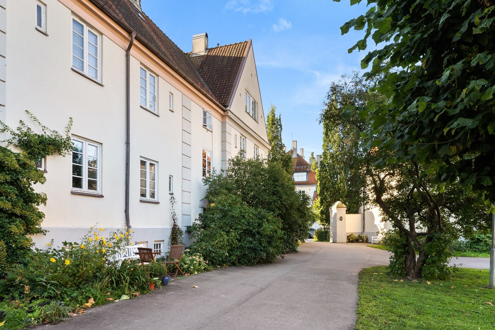 Kvartal IV er et veldrevet borettslag med godt bomiljø og sosiale tilstelninger for voksne og barn; gatefest, middagsmaraton, loppemarkeder, m.m. Galleribilde