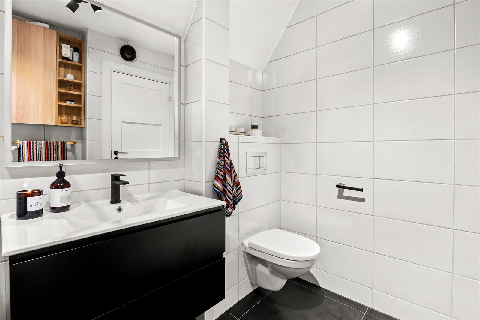 Opprinnelig bad er fra 2011 hvor det ble bl a. skiftet sluk, lagt nye rør og ny membran. Galleribilde