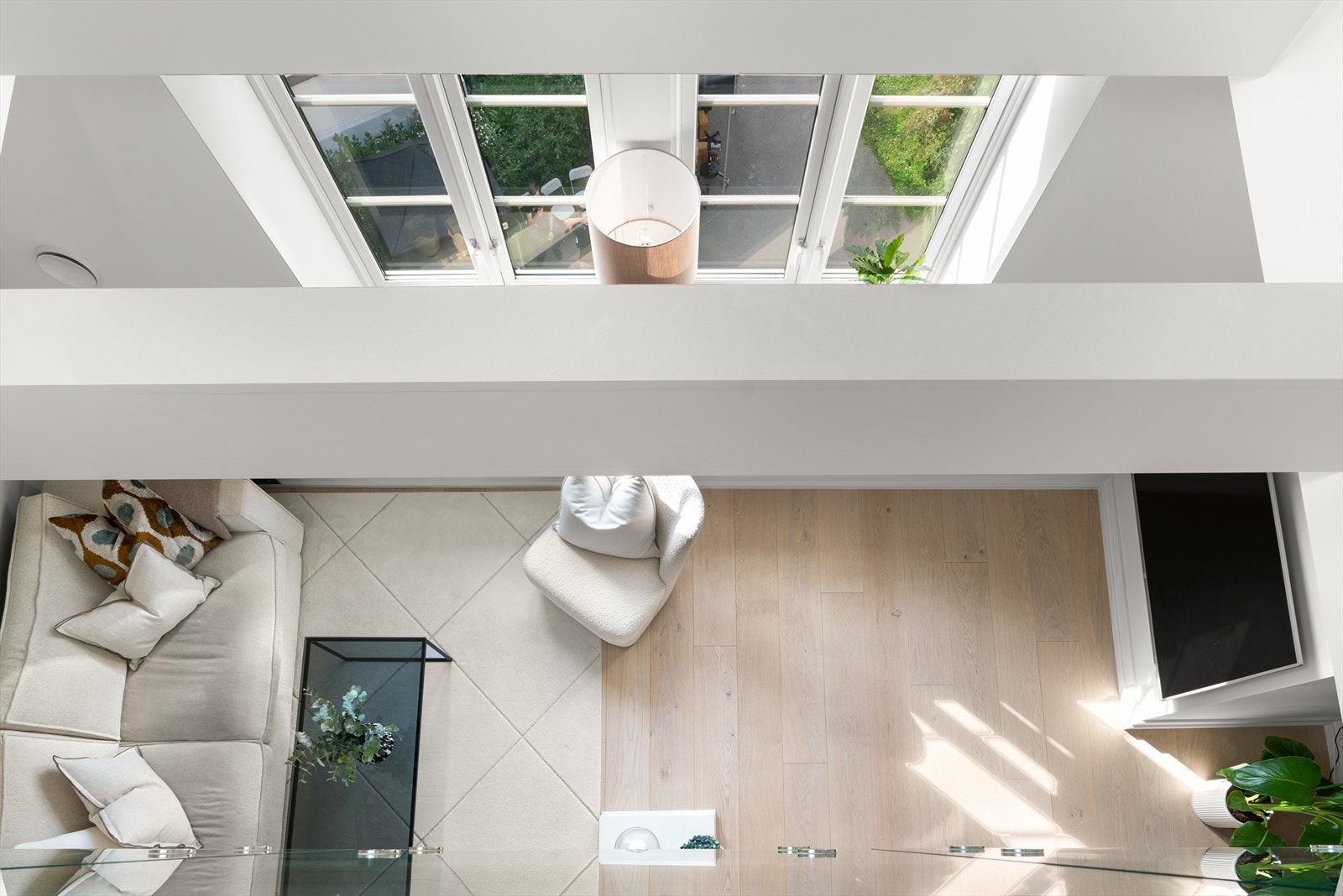 Stuen sett fra mesaninen. Galleribilde