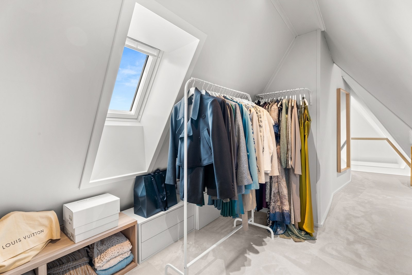 Rommet har fine lys- og utsiktsforhold. Galleribilde