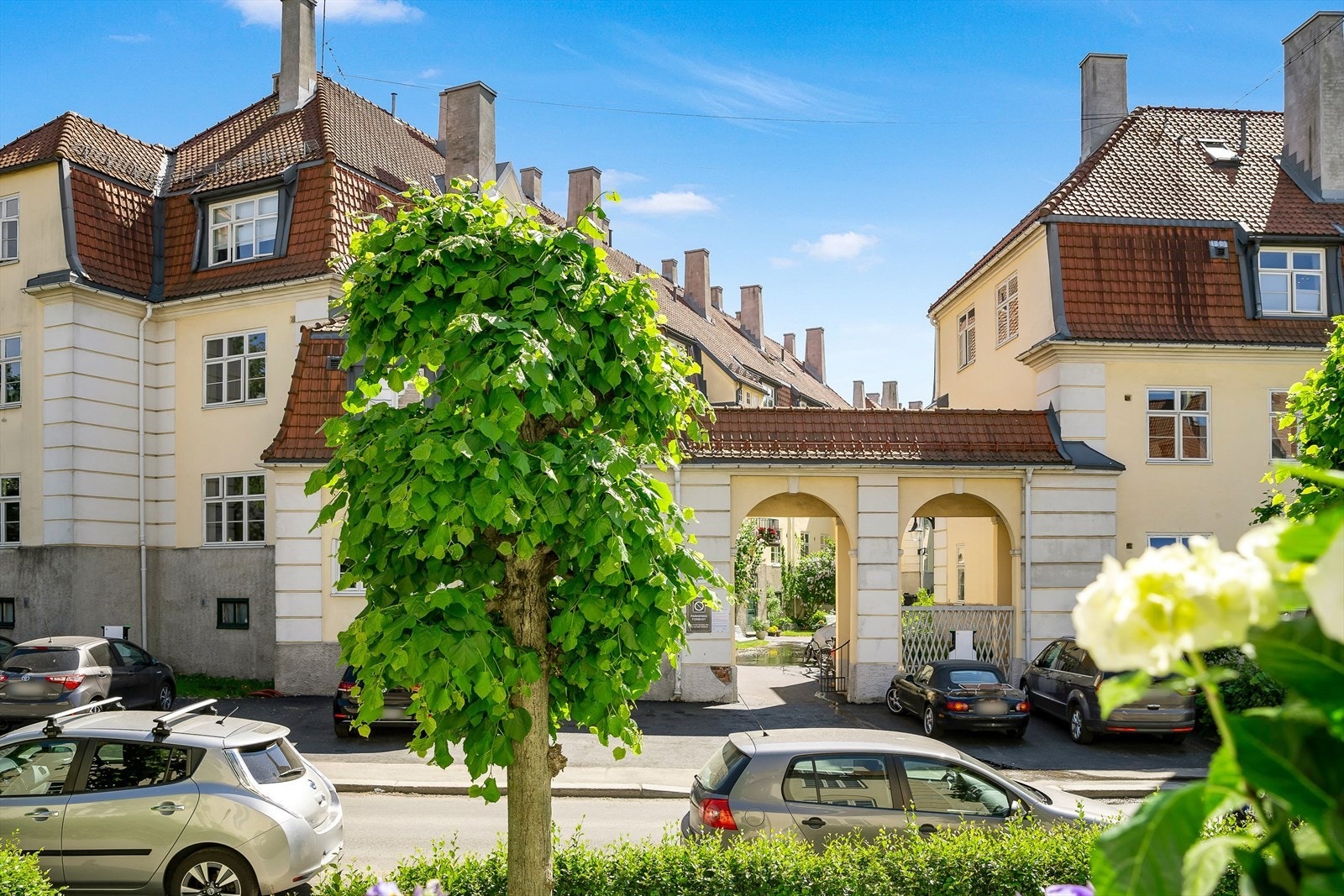 Mellom kvartalene er det vakre smågater med lite trafikk. Galleribilde