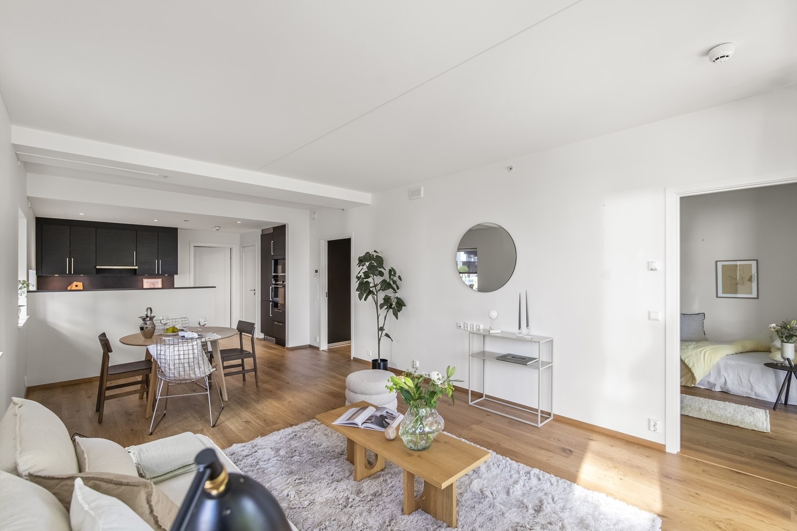 Det er vannbåren gulvvarme i alle rom, bortsett fra baderom, hvor det er elektrisk gulvvarme. Galleribilde