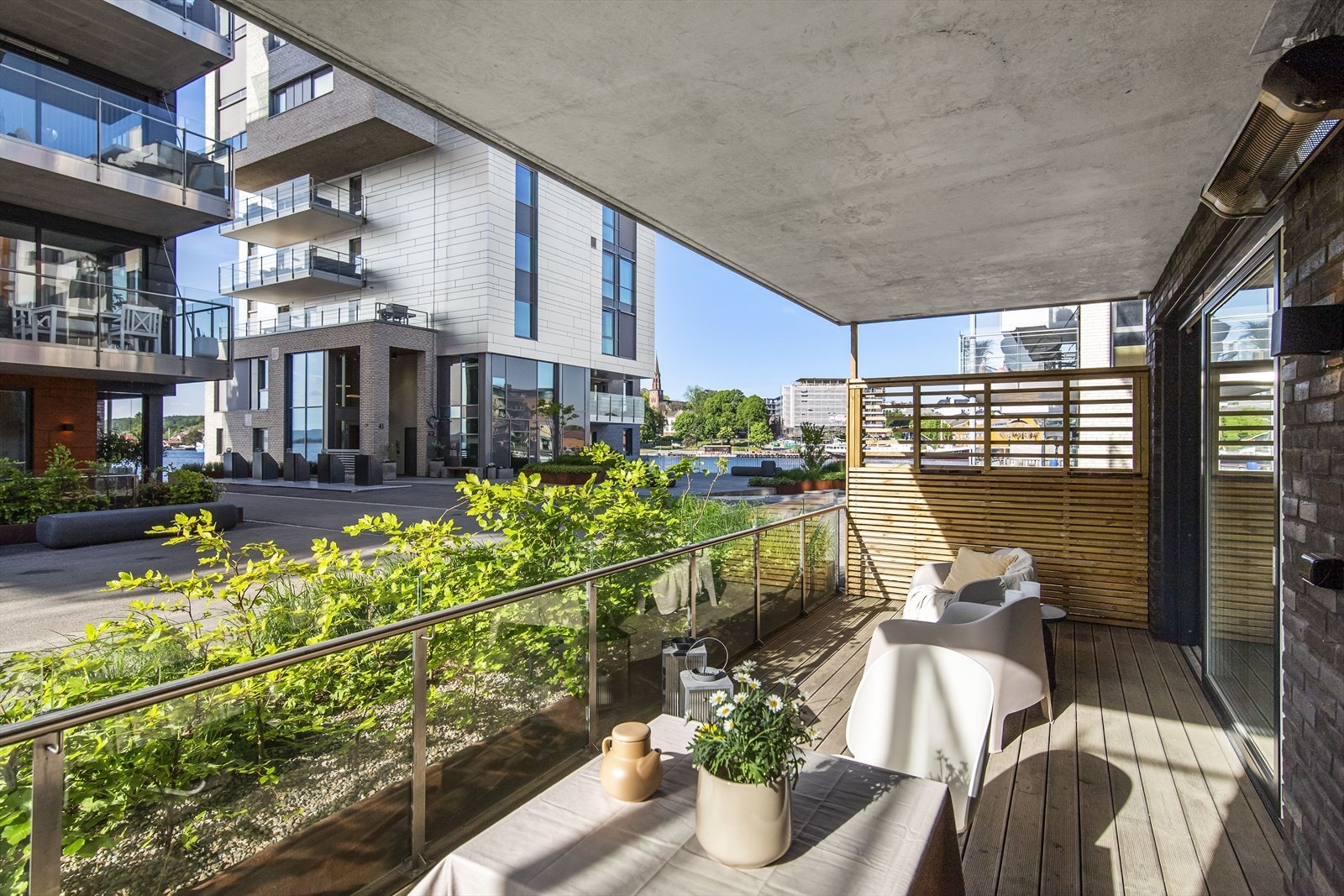 Flott hovedterrasse med nydelig sjøutsikt! Galleribilde