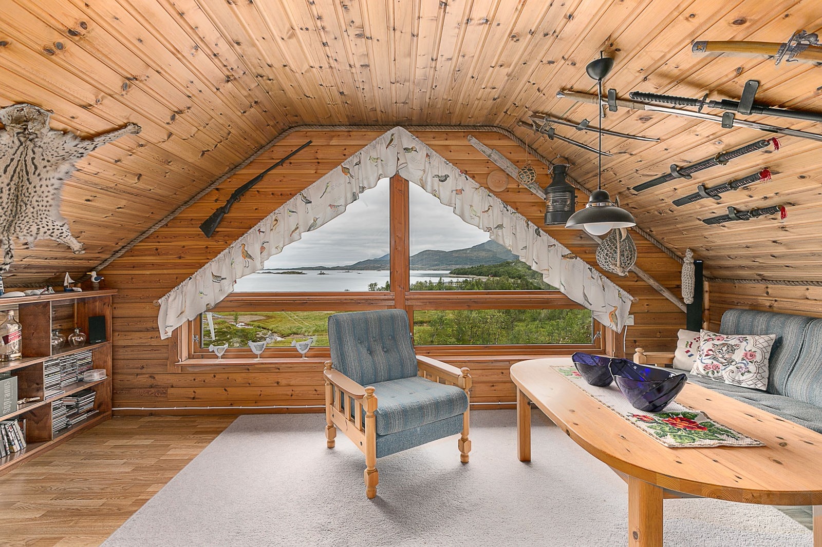 Også stuen på loftet har en fantastisk utsikt. Galleribilde
