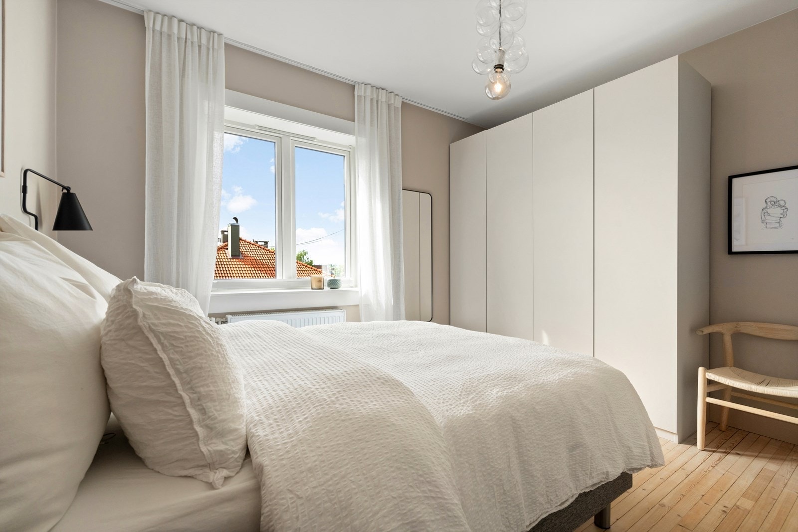 Store vindusflater sikrer godt med lys og luft Galleribilde