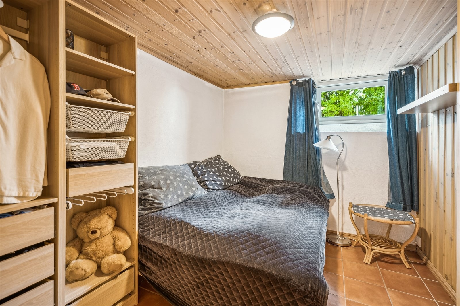 Rom innredet som soverom (ikke godkjent for varig opphold). Galleribilde