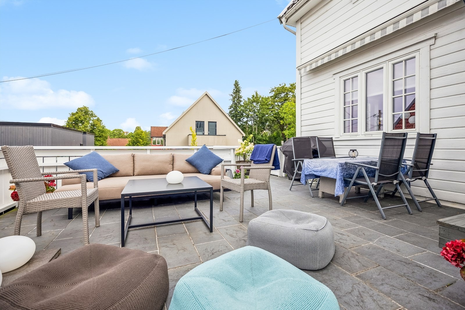 Det er god plass til ønsket utemøblement, grill og diverse beplantning. Galleribilde