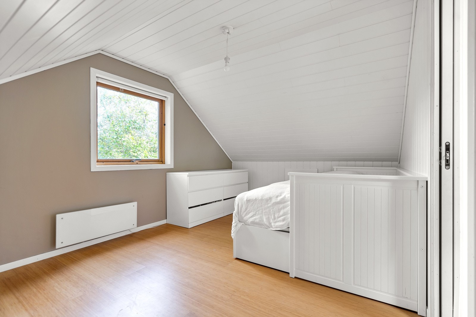 Soverom 4, loft Galleribilde