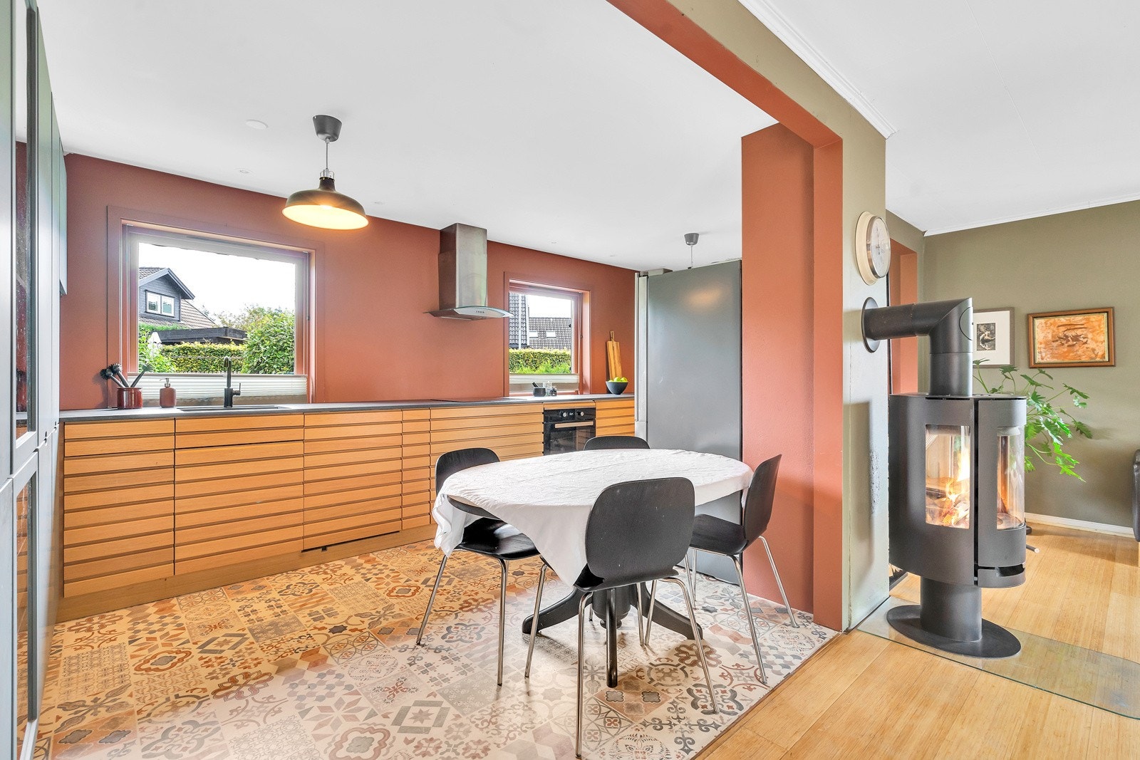 Kjøkken med ny innredning i 2021 Galleribilde