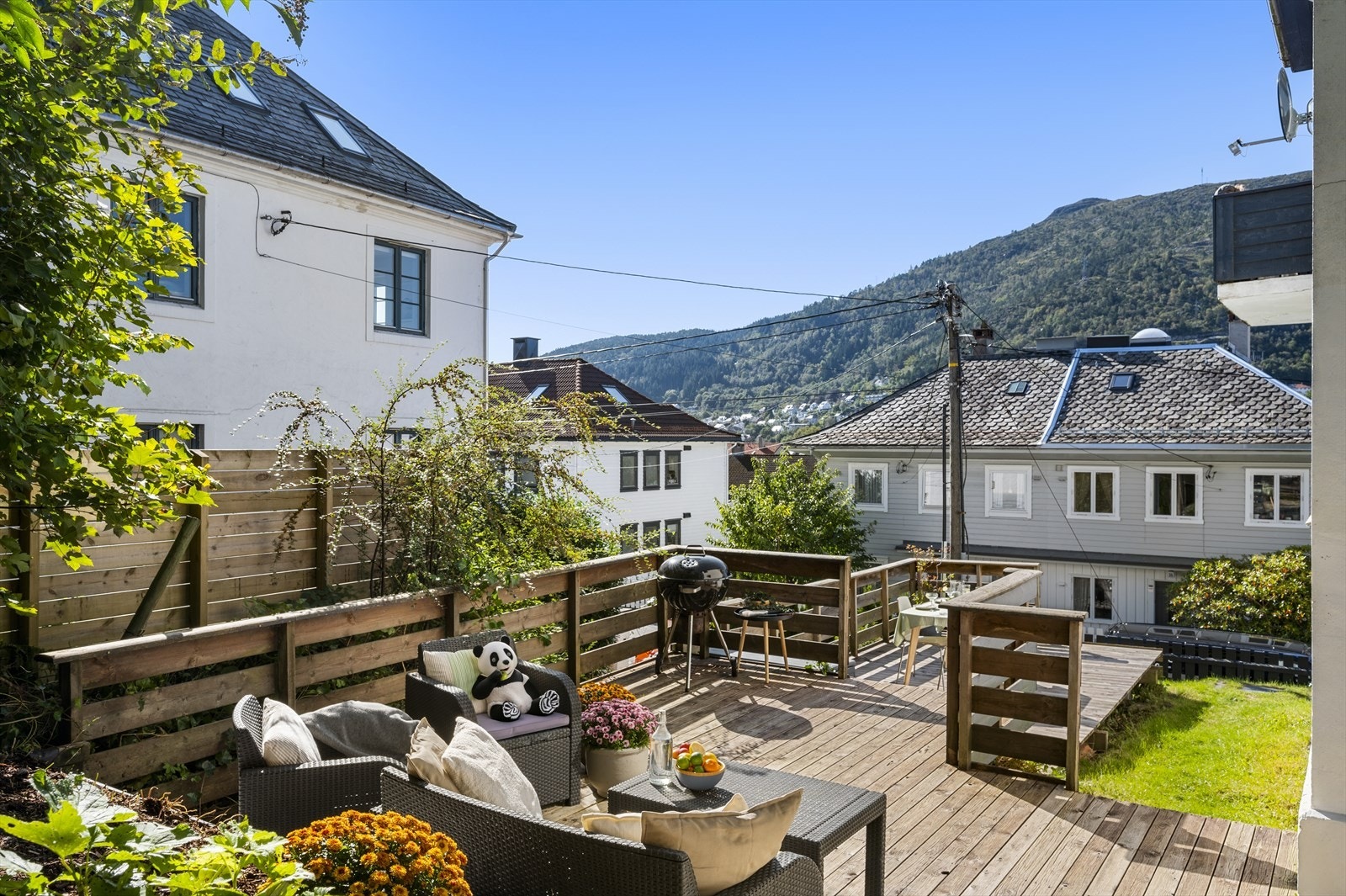- En koselig og innbydende leilighet over to plan med utgang til felles terrasse med gode solforhold - Galleribilde