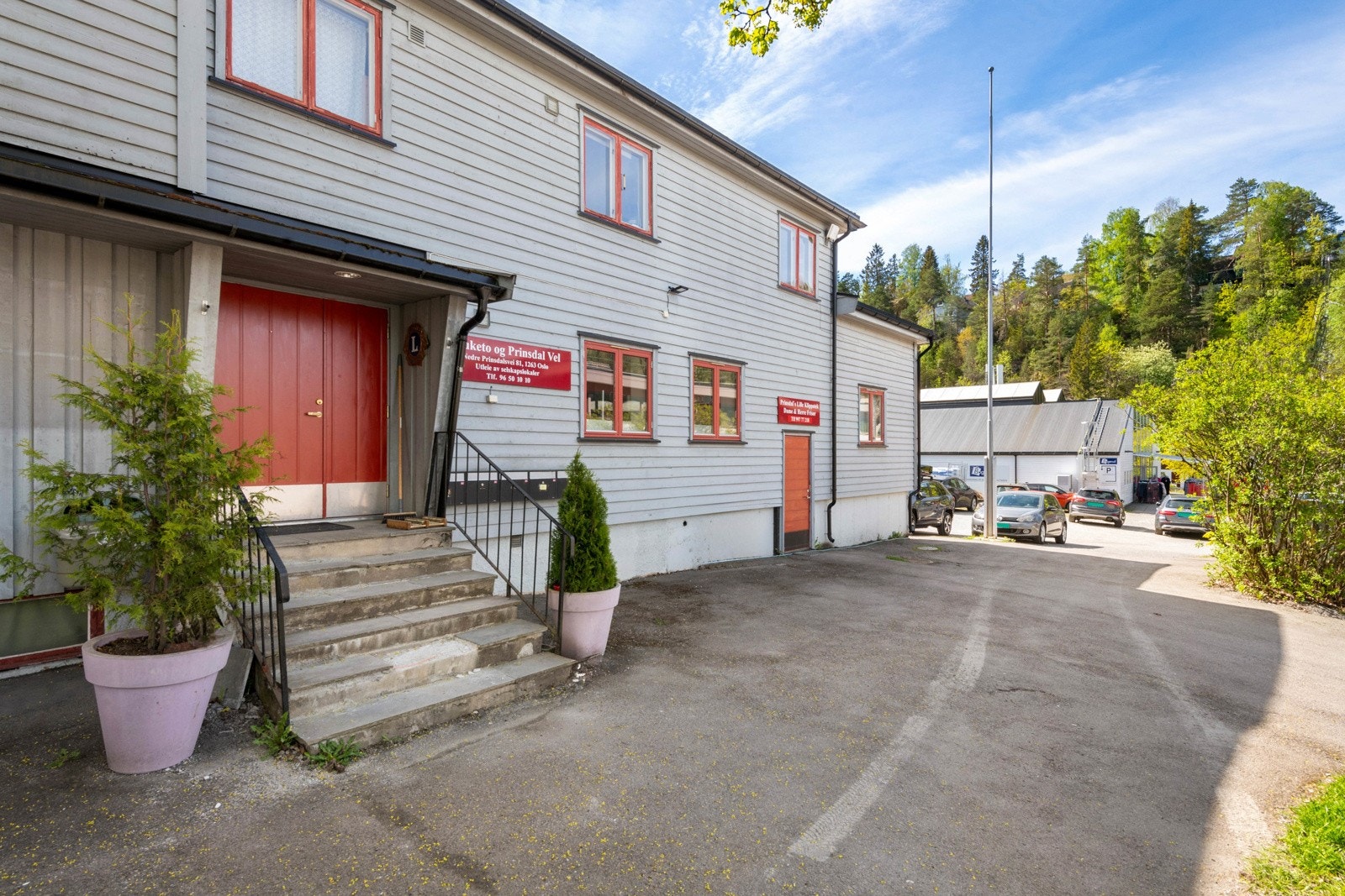 Hovedinngang Velhuset. Galleribilde