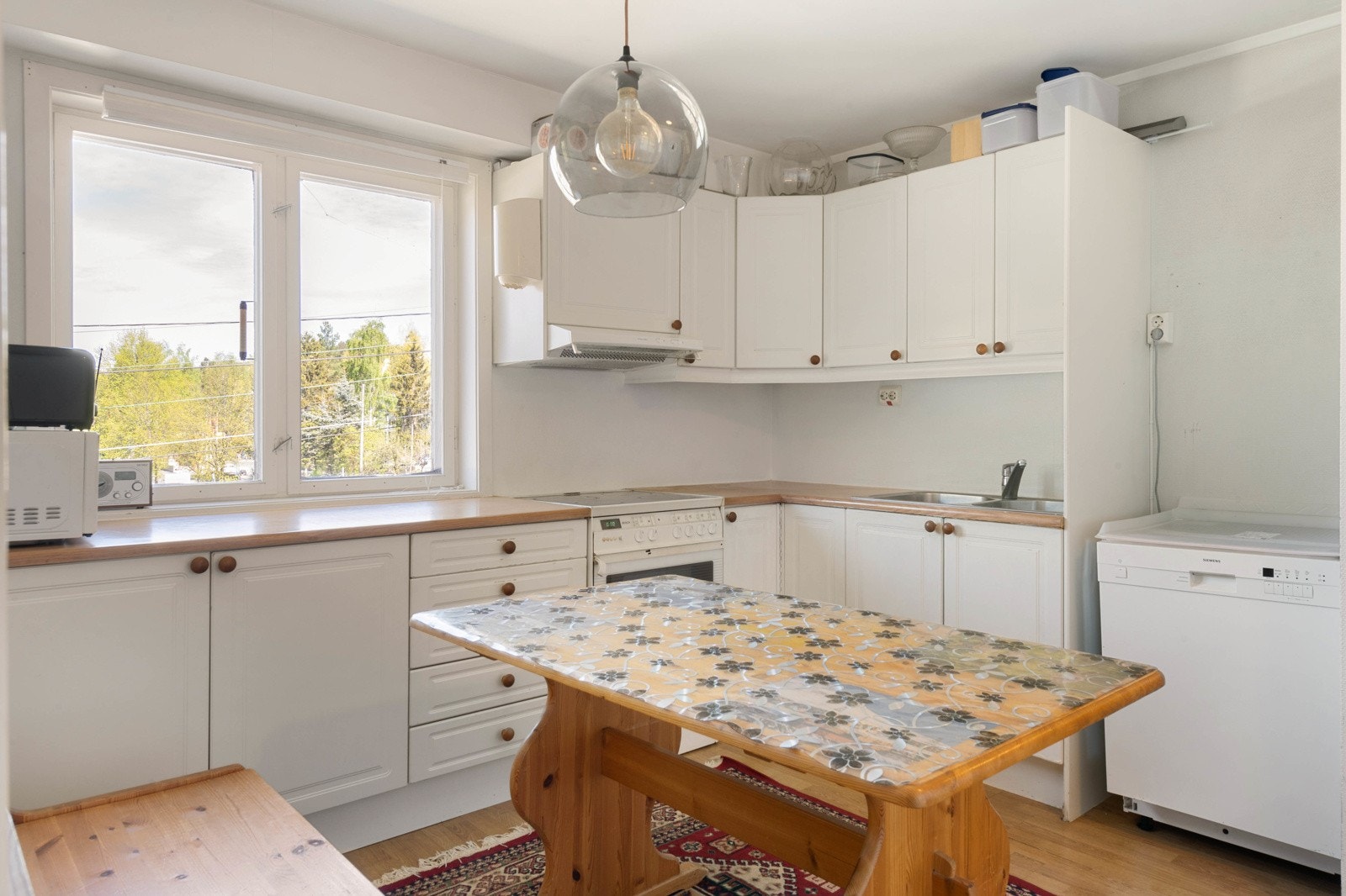 Kjøkken i utleiedel, "vaktmesterleiligheten". Galleribilde