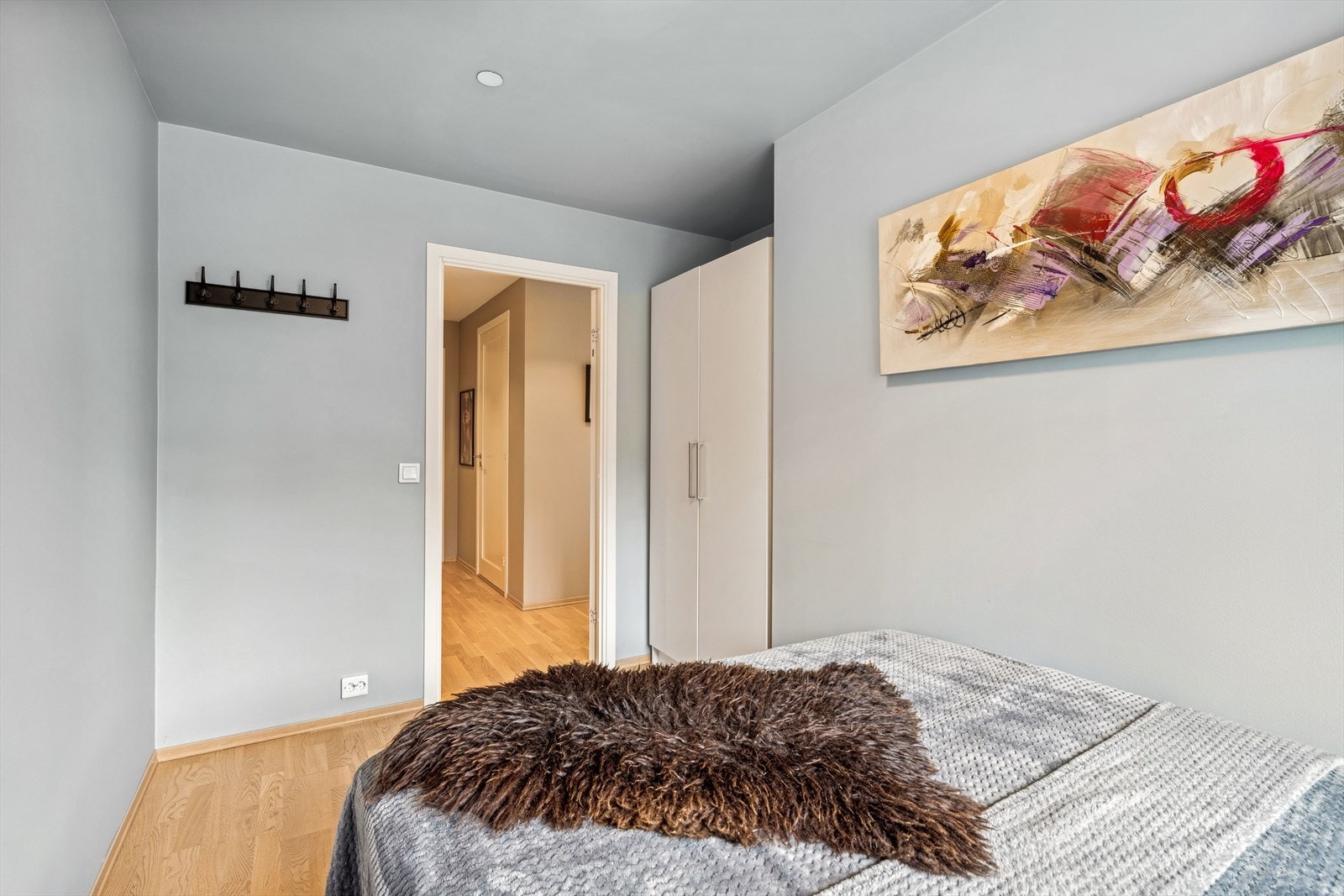 Soverom nummer 3. Plass til stor seng og garderobe Galleribilde