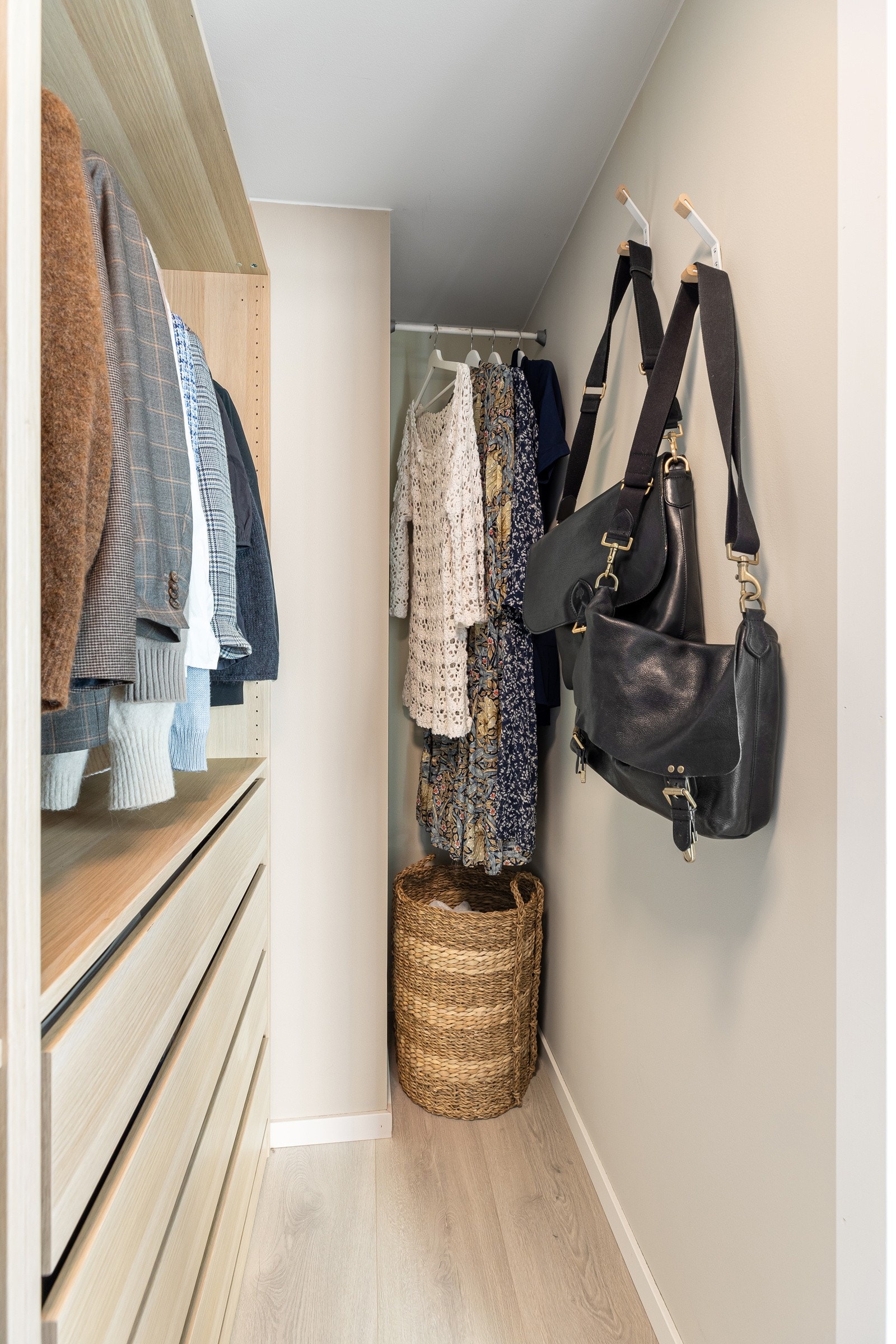 I tillegg til gode oppbevaringsmuligheter i walk-in-closet, disponerer leiligheten en kjellerbod på ca. 5,7 kvm Galleribilde