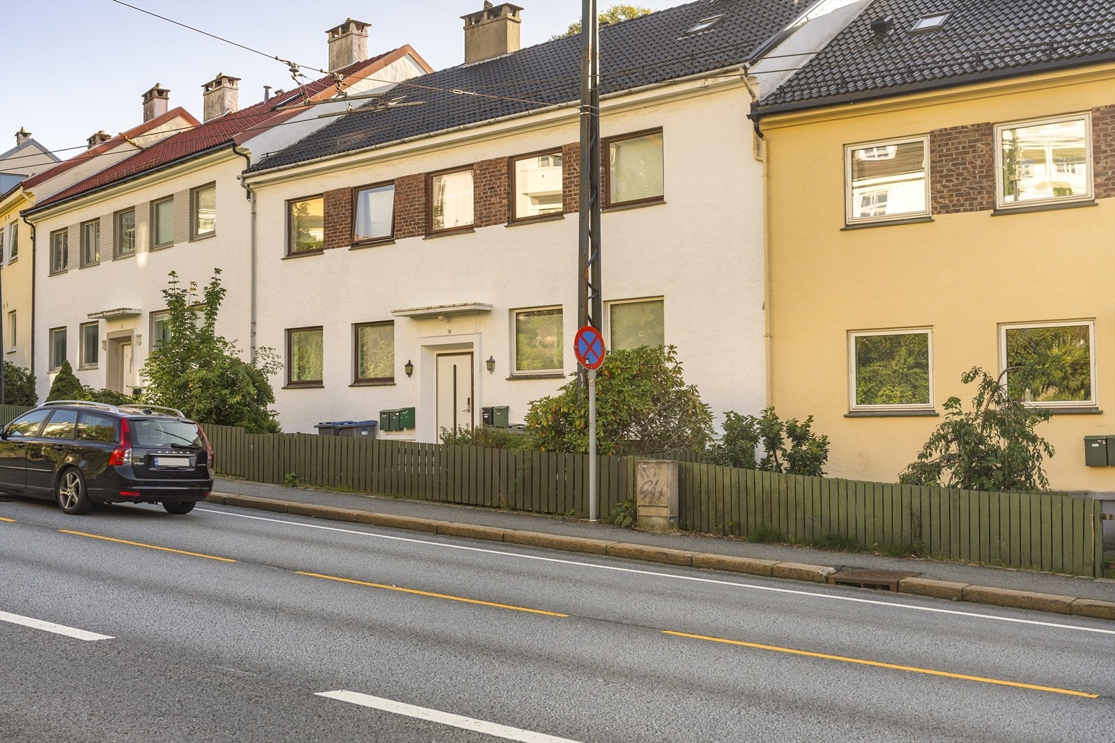Gåavstand til bybane og buss fra leiligheten. Galleribilde