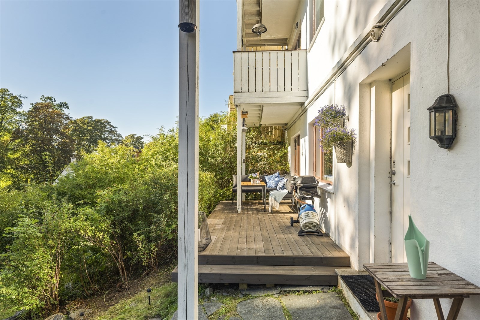 Privat platting med gode solforhold Galleribilde