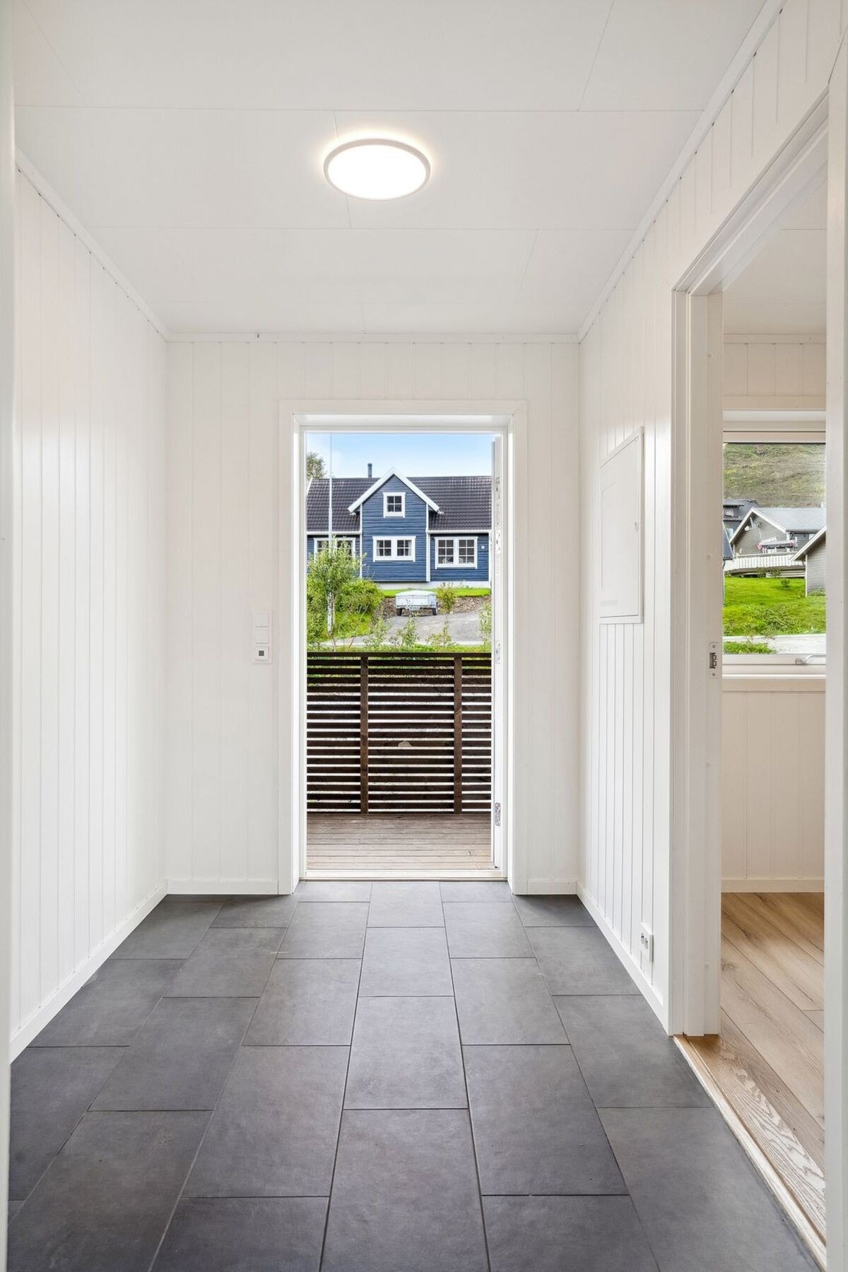 Velkommen inn (bilder er fra tilsvarende speilvendt leilighet i 2 etg.). Galleribilde