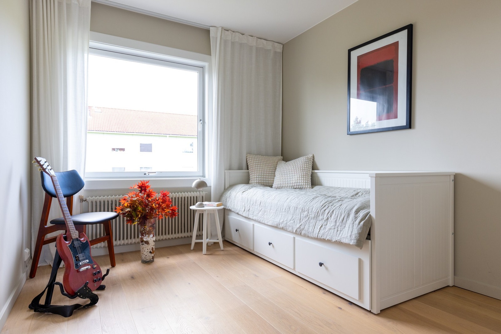 Det andre soverommet passer perfekt som barnerom, gjesterom eller kontor. Galleribilde