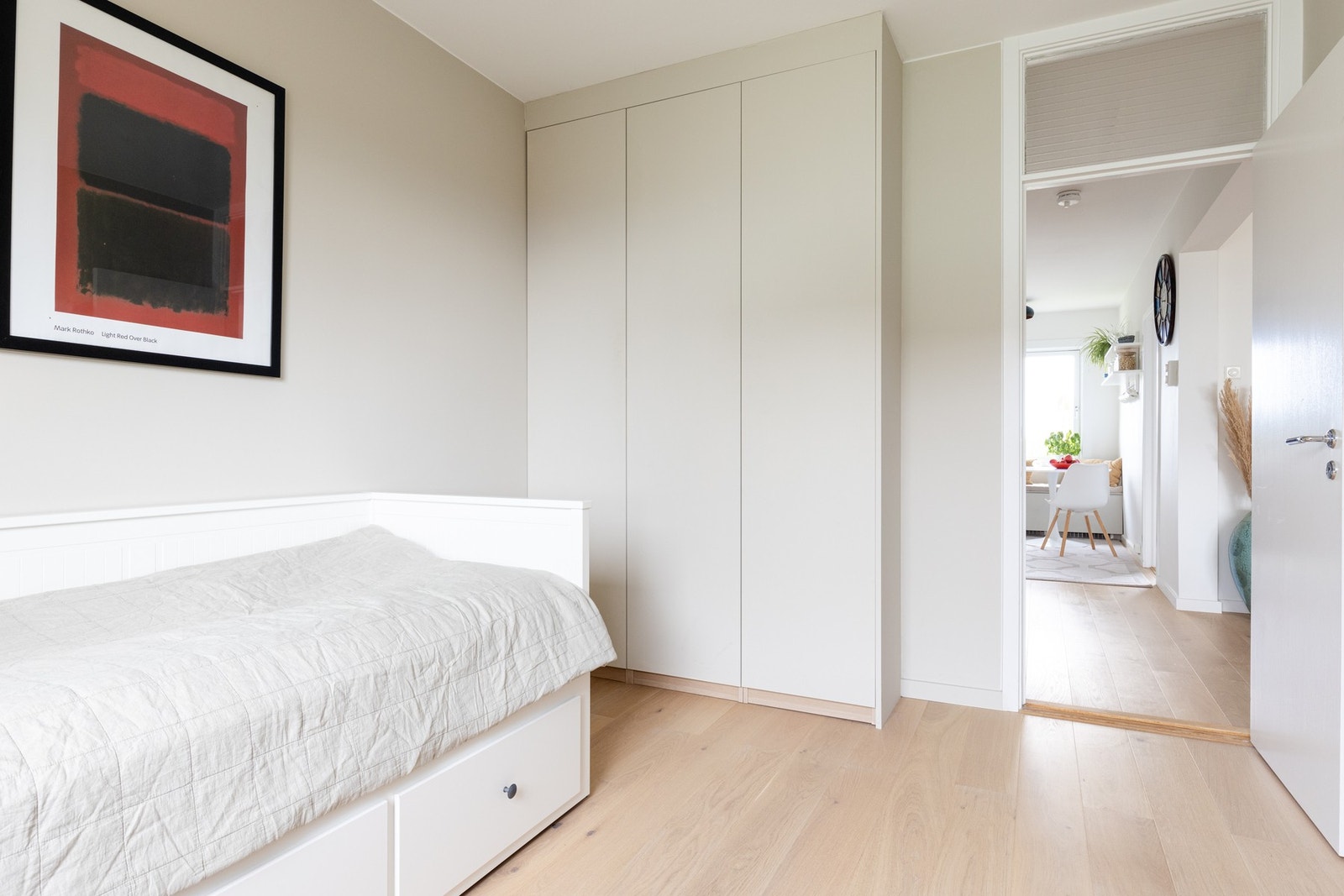 Her er det plass til seng og skrivebord, samt garderobeskap. Galleribilde