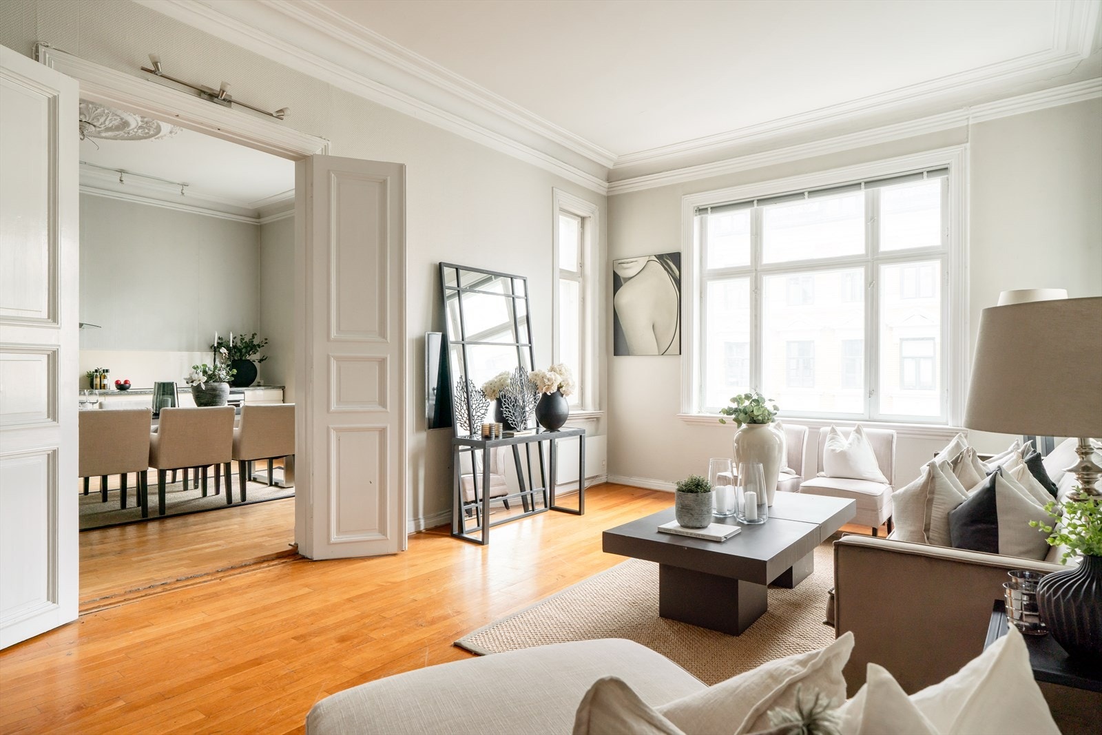 Sisilie Berg v/Nordvik Frogner har gleden av presentere Niels Juels gate 40B. En innholdsrik og klassisk selveierleilighet i ettertraktet gate på Frogner. Galleribilde