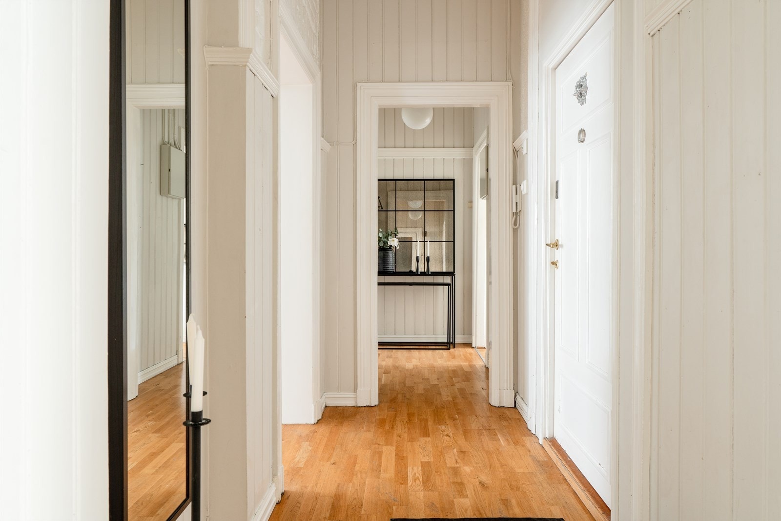 Gangen i denne leiligheten er en klassisk Frogner-gang, kjent for sin lange utforming. Galleribilde