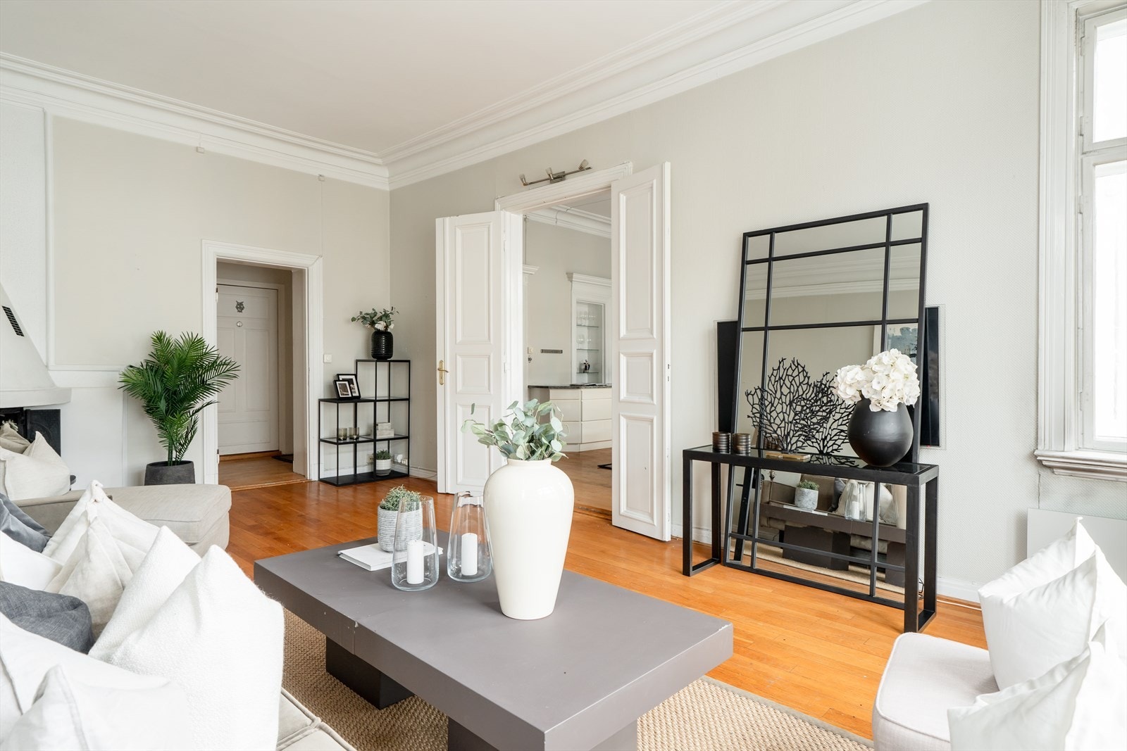 Leiligheten har en flott utforming med herlige og romslige oppholdsrom. Galleribilde