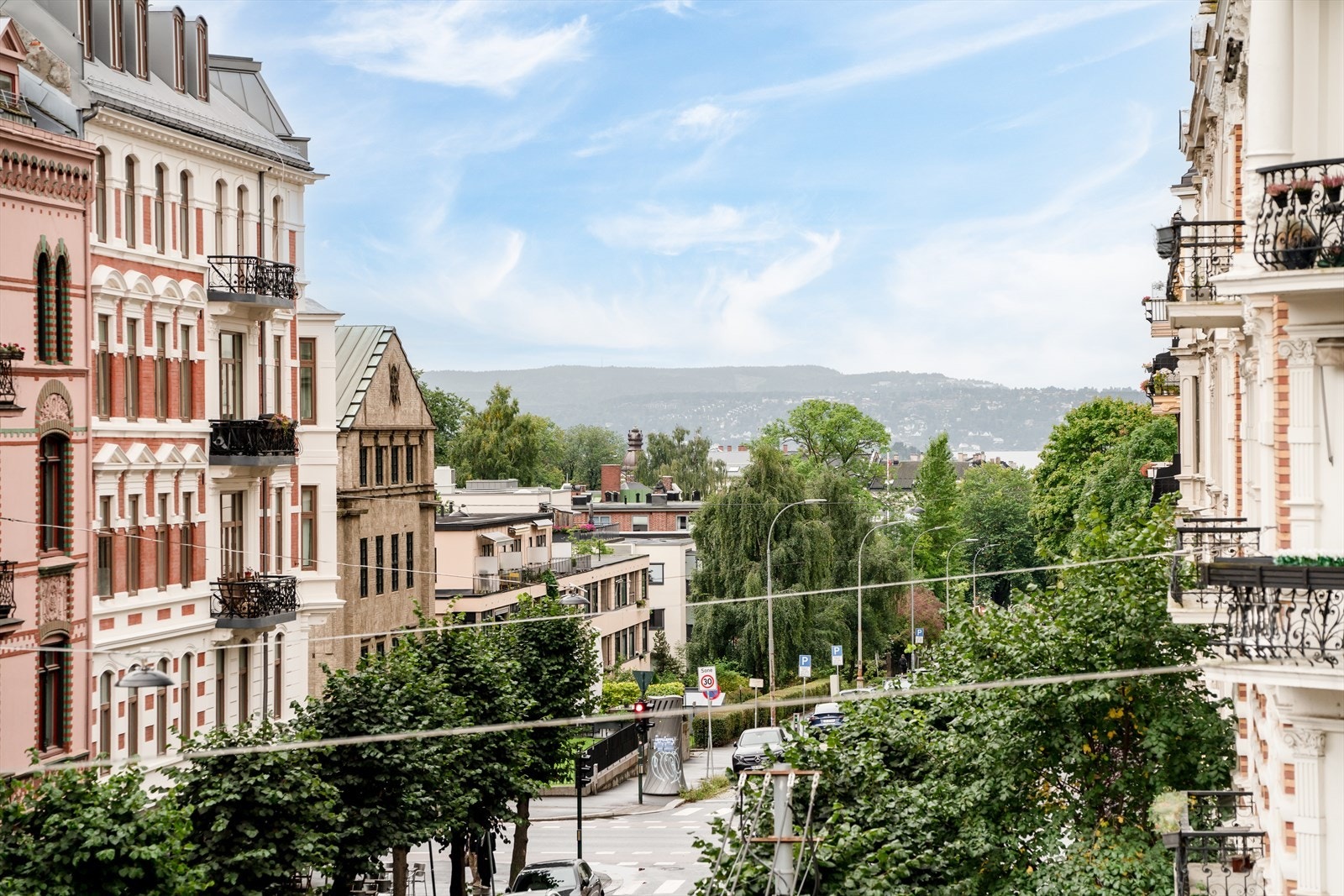 Sjøgløtt fra stuevinduet. Galleribilde