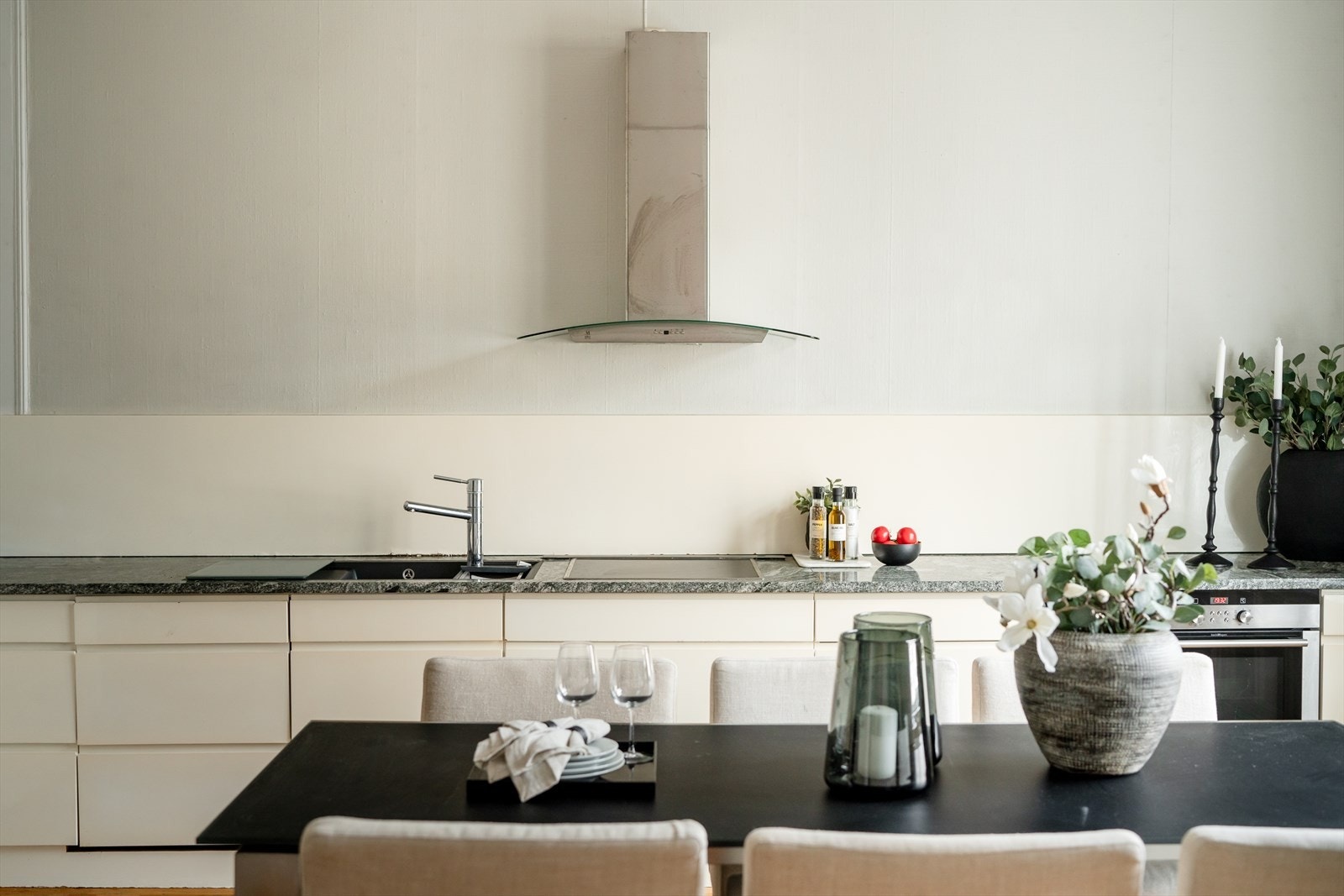 Kjøkkenet er praktisk utformet. Galleribilde