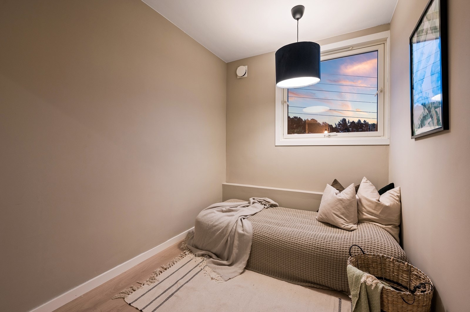 Soverom III | Et praktisk rom som passer utmerket som gjesterom, barnerom eller kontor Galleribilde