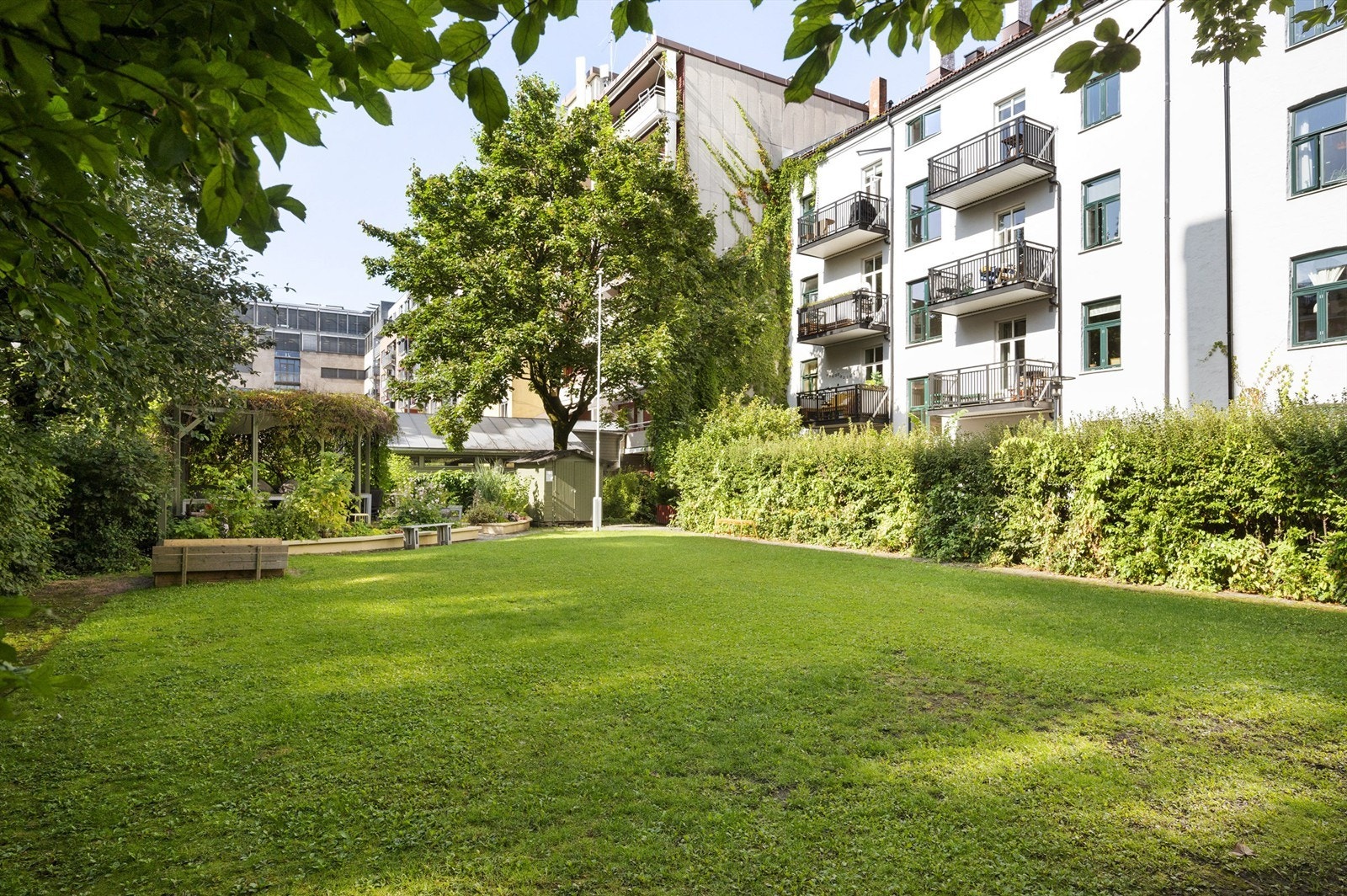 Hagen deles med de andre borettslagene i bakgården. Galleribilde