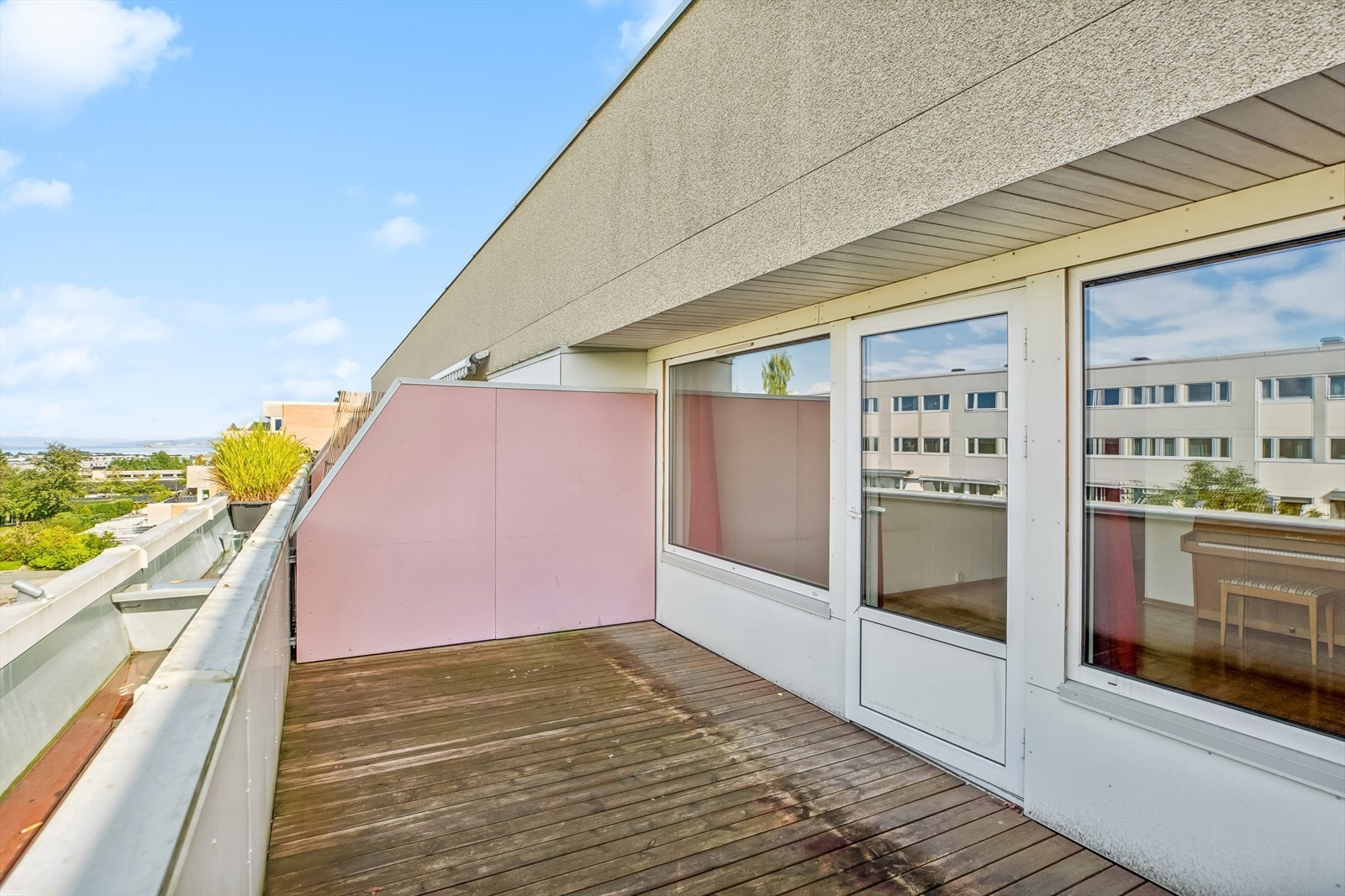 Terrassen er ca 13 m². Galleribilde