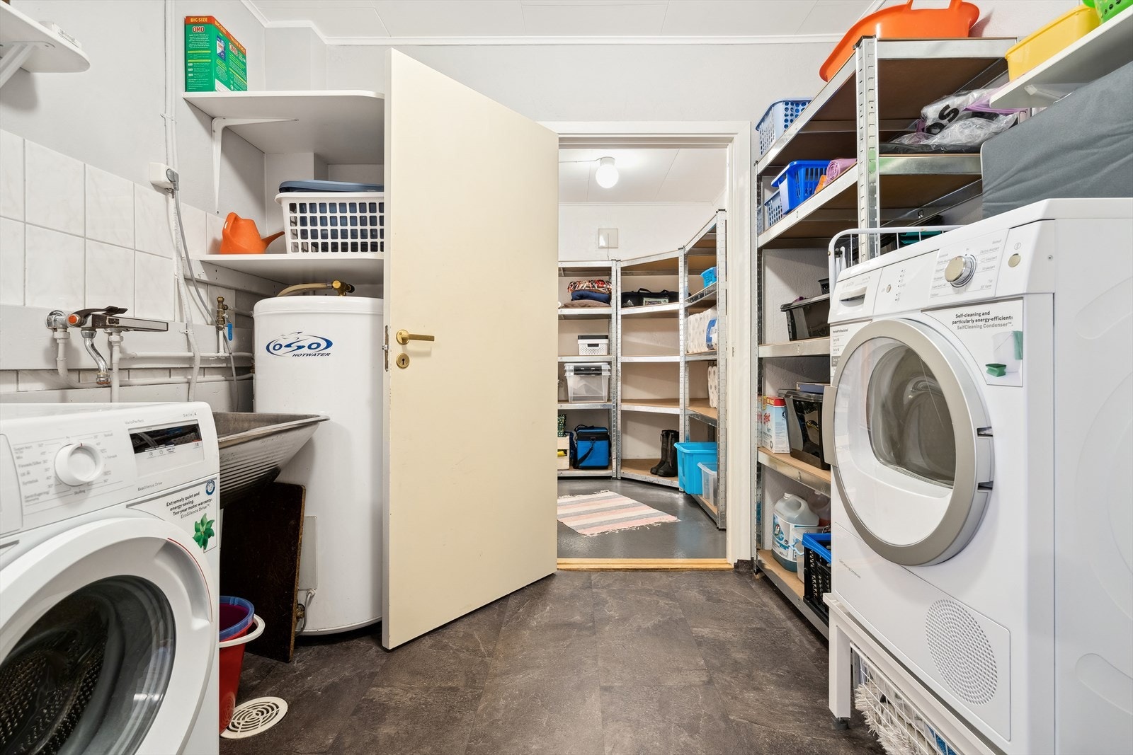 Svært praktisk med eget vaskerom. Galleribilde
