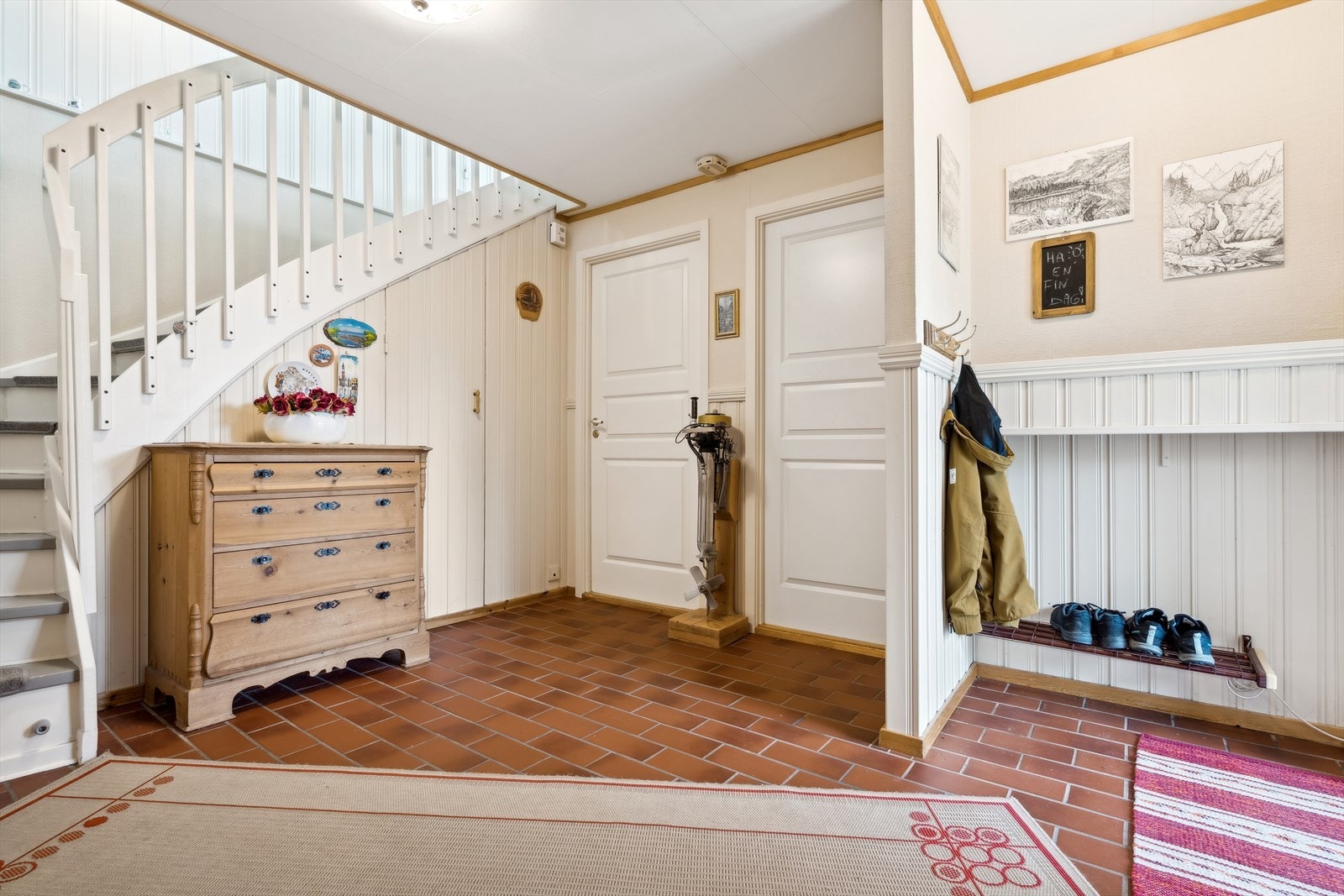 Et hjem med gjennomgående god og lys standard. Galleribilde